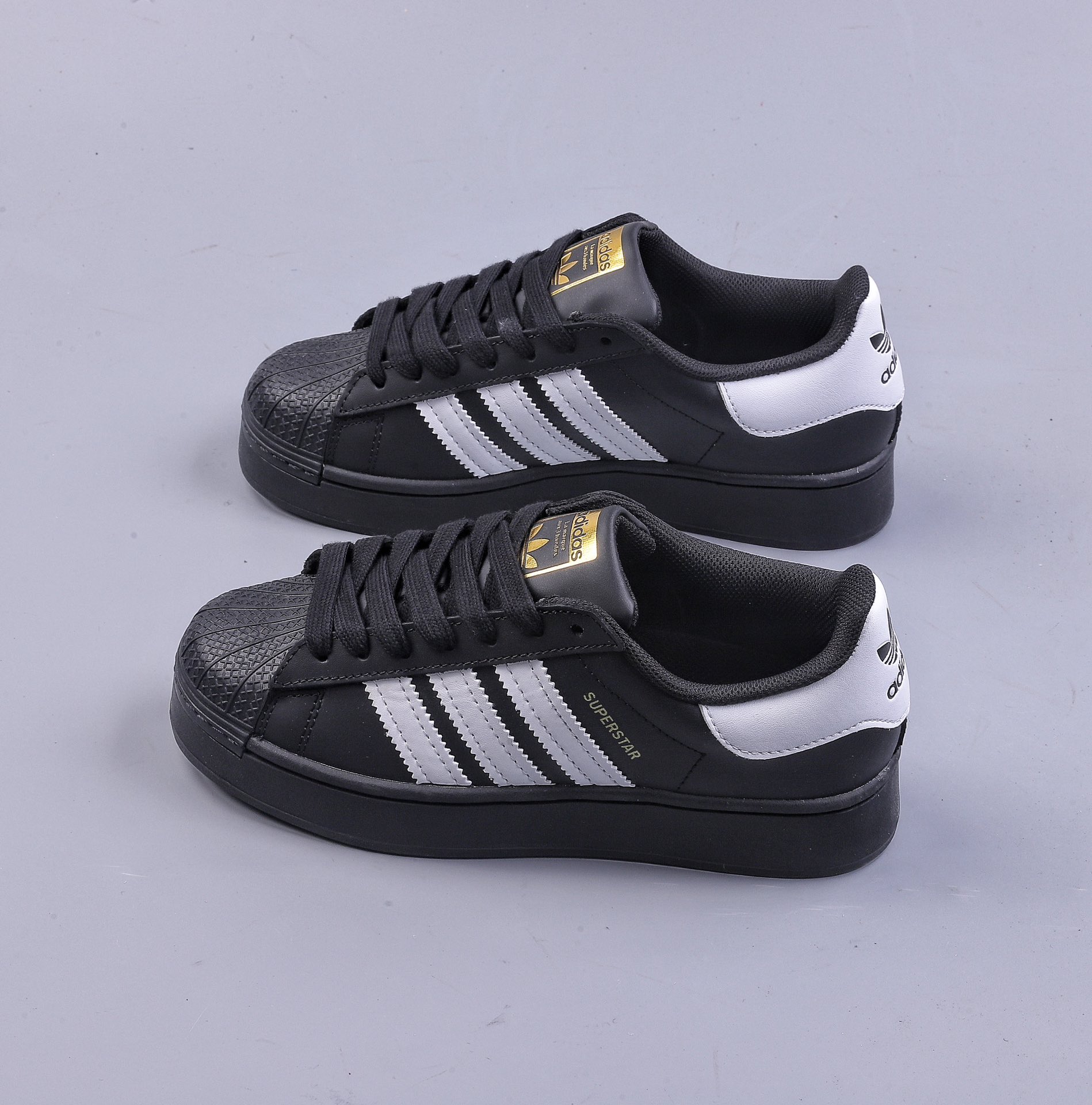 160 ADIDAS SUPERSTAR 三叶草经典贝壳头板鞋 EG4961