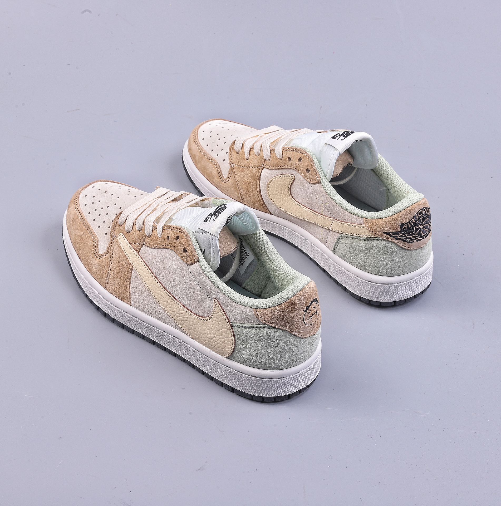 210 Travis Scott x Fragment x Air Jordan 1 Low TS联名倒勾低帮板鞋  DM7866-688