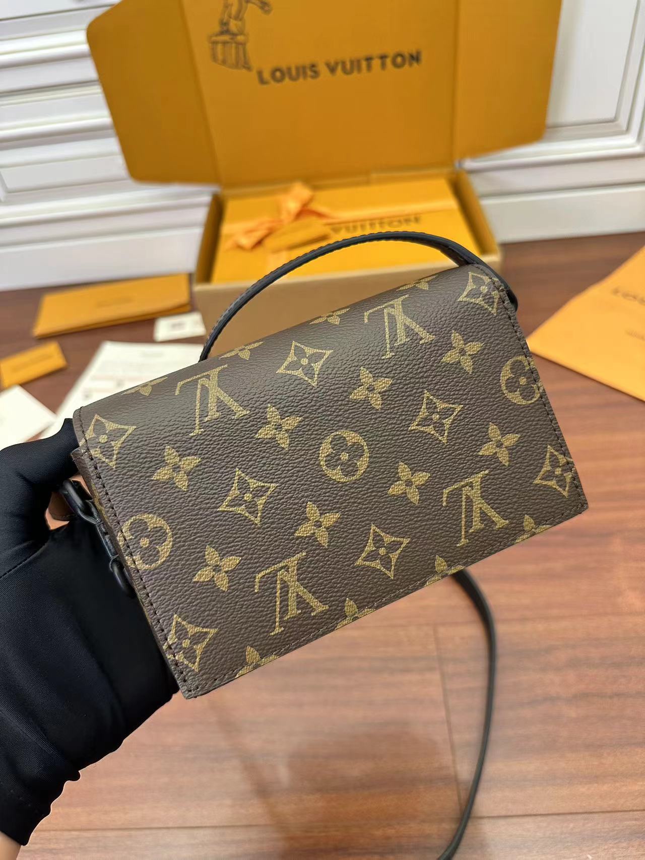 路易威登 Louis Vuitton 高定典藏名品高定成衣时装外套连衣裙衬衫T恤 #A16D53E4 2