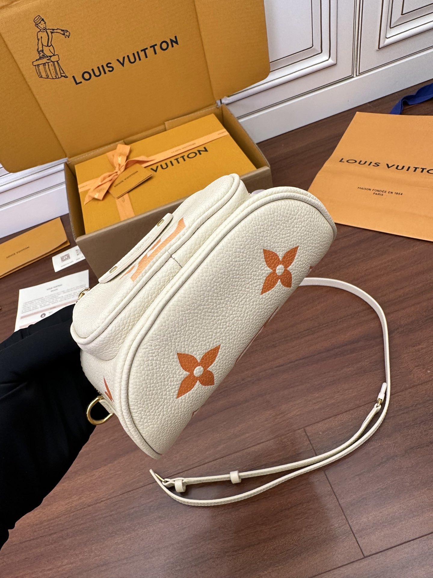 独家首发型号特正版M82208品质全面再次升级专柜同步电子芯片内码新礼盒礼品袋保护纸铜版电子标签合格证皮
