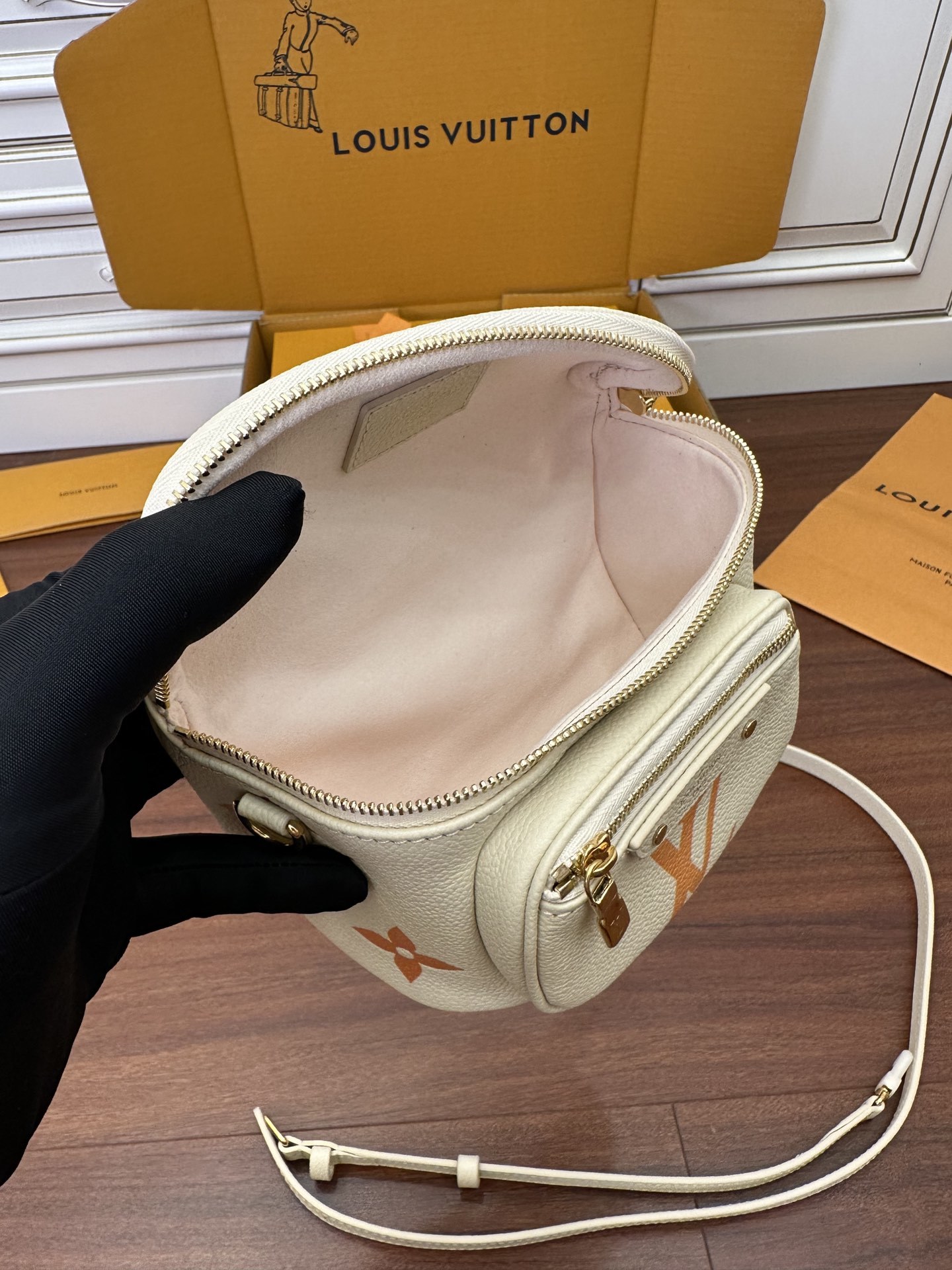 独家首发型号特正版M82208品质全面再次升级专柜同步电子芯片内码新礼盒礼品袋保护纸铜版电子标签合格证皮