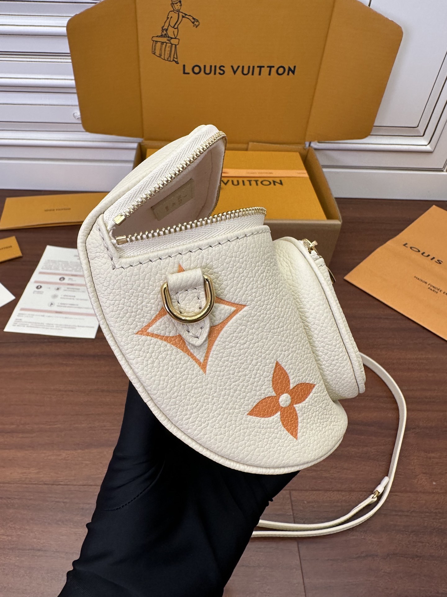 独家首发型号特正版M82208品质全面再次升级专柜同步电子芯片内码新礼盒礼品袋保护纸铜版电子标签合格证皮