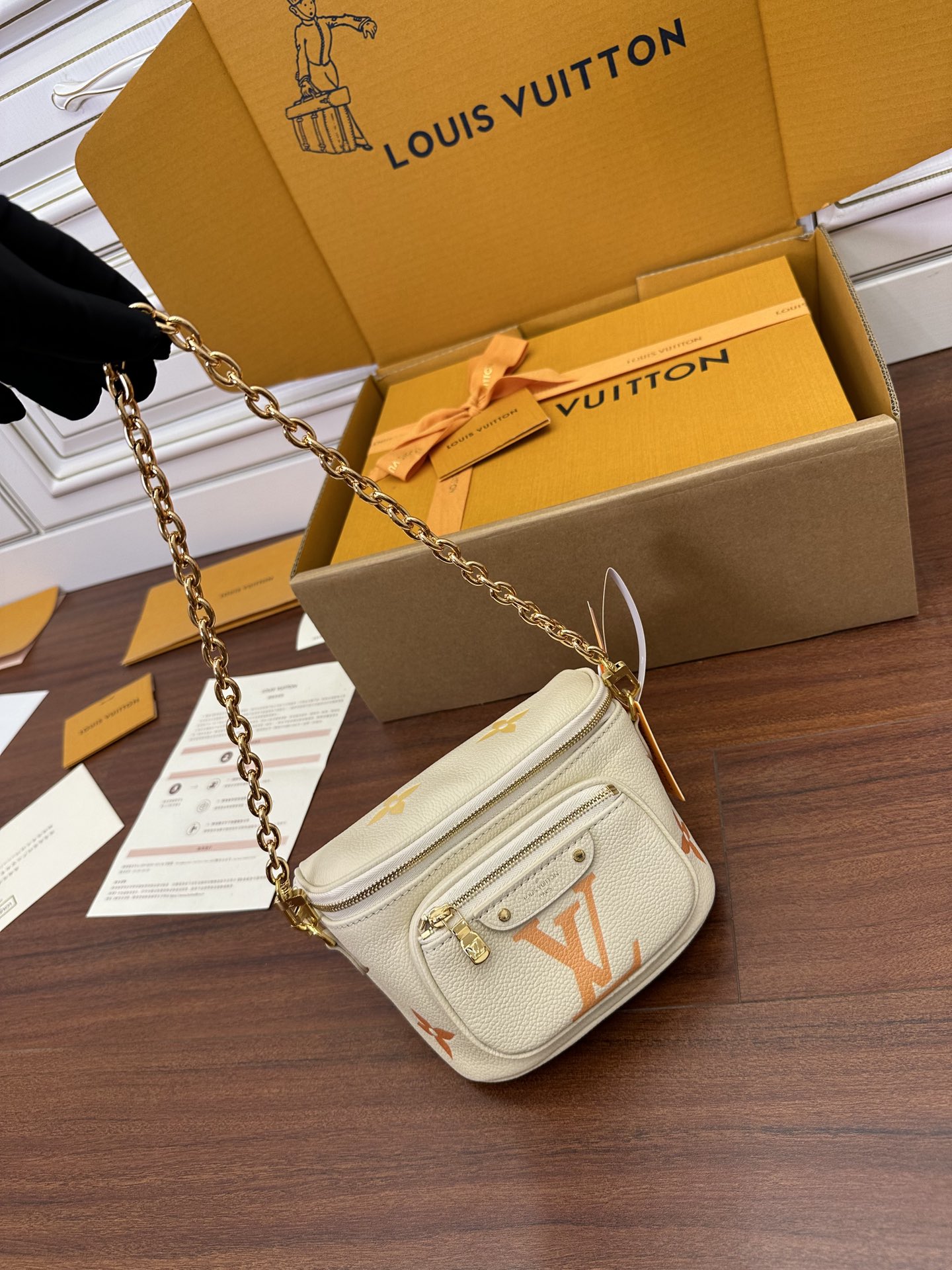 路易威登 Louis Vuitton 高定典藏名品高定成衣时装外套连衣裙衬衫T恤 #413C4D3F 9