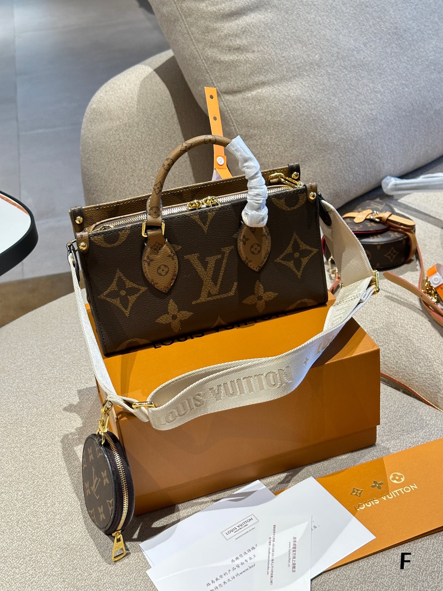 Louis Vuitton LV Onthego Crossbody & Shoulder Bags
