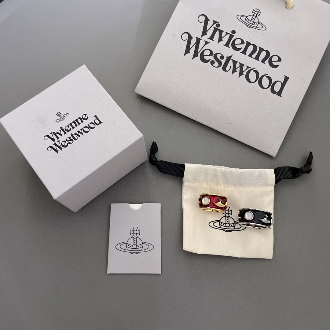 NO:635035,88180 Full of atmosphere【Vivienne Westwood】Z, two colors red and black, three sizes 6-7-8!  Beautiful transparent red, classic silver and black color scheme!  Cool and stylish!  The perfect couple's beautiful king ring is now shipped with packaging!  Baby, what is a happy planet? Come on, this is a happy planet!  Beautiful Saturn ring, wide design!  Super textured!  And the engraving on the inner ring must be made with a special machine. Ordinary machines cannot print the specially customized transparent red enamel at all!  The color is super positive and highly recommended. The white fritillary accessories next to the planet reflect the blingbling light of different colors. If you hit the center, I love the simplicity but not simplicity. You can see it with your eyes closed!  The pure crown ball is a classic symbol, and the shining rings of Saturn outline the future as the waves flow, opening up a new encounter with the future!  When you get your hands on it, you can completely feel its texture, feel and luster. The rhinestone embellishment appears on the design of Saturn, adding a lot of cool and fashionable pretty looks, making the punk look a little girly at the same time, bringing with it a group of fashion fans!  It’s really beautiful, can be salty or sweet, pure or delicious!  Fall in love at first sight, definitely the leader in the 'practical + high-end' world, absolute yyds, absolute treasure, timeless Saturn, ring, Cardia high-end jewelry1986090988180 氛围感拉满【Vivienne Westwood】Z ,红色,黑色两个颜色,6-7-8三个尺寸！美的一脸血的透明红色,经典的银黑配色！炫酷个性时尚！绝佳情侣款绝美的国王戒指出货啦配包装！宝宝,什么是快乐星球,来,这就是快乐星球！绝美土星戒指,宽版设计！超有质感！且内圈刻字必须用专用的机器打,普通机器完全打不到特别定制的透明红珐琅！颜色超正重磅推荐,星球隔壁的白贝母配件折射着不同色彩的光泽感blingbling的光芒,击中心间,太爱了简约而不简单,闭眼入准没错！纯粹王冠球是经典的象征,闪耀土星环勾勒未来波光流转间,开启一场与未来的崭新际遇！拿到手完完全全可以感受到它的质感,手感,光泽感超nice用水钻的点缀出现在土星的设计上,增添不少冷艳时髦的俏丽模样,使得朋克同时又有点小少女,自带一群时尚粉！真的敲好看,可盐可甜,可纯可欲！一眼便钟情,绝对是“实用+高级”界的杠把子,绝对的yyds,绝对的宝藏永不过时的土星,,ring,卡迪亚高端饰品,Jewelry