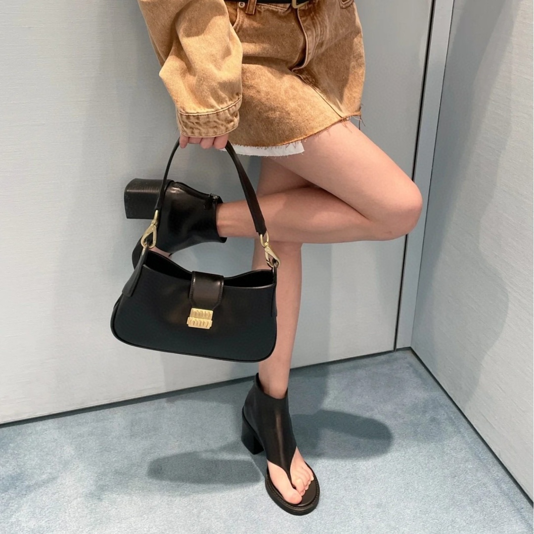 Miu Miu miumiubCity calf hobo|Black