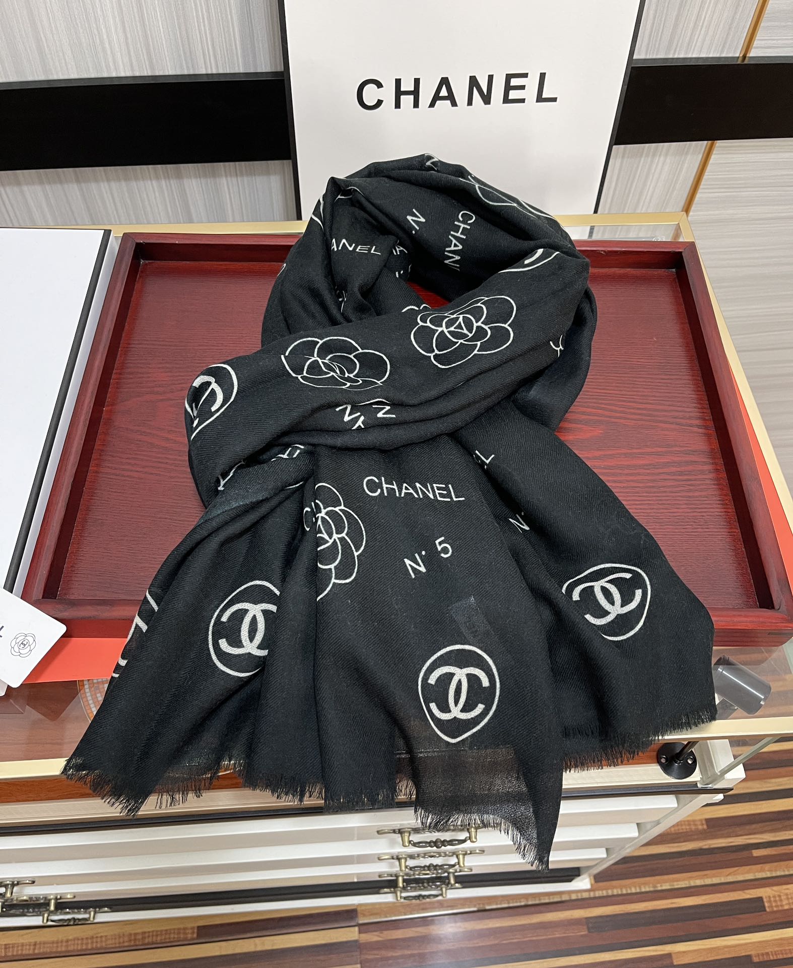 CHANEL香奈儿双c系列300支羊绒长巾