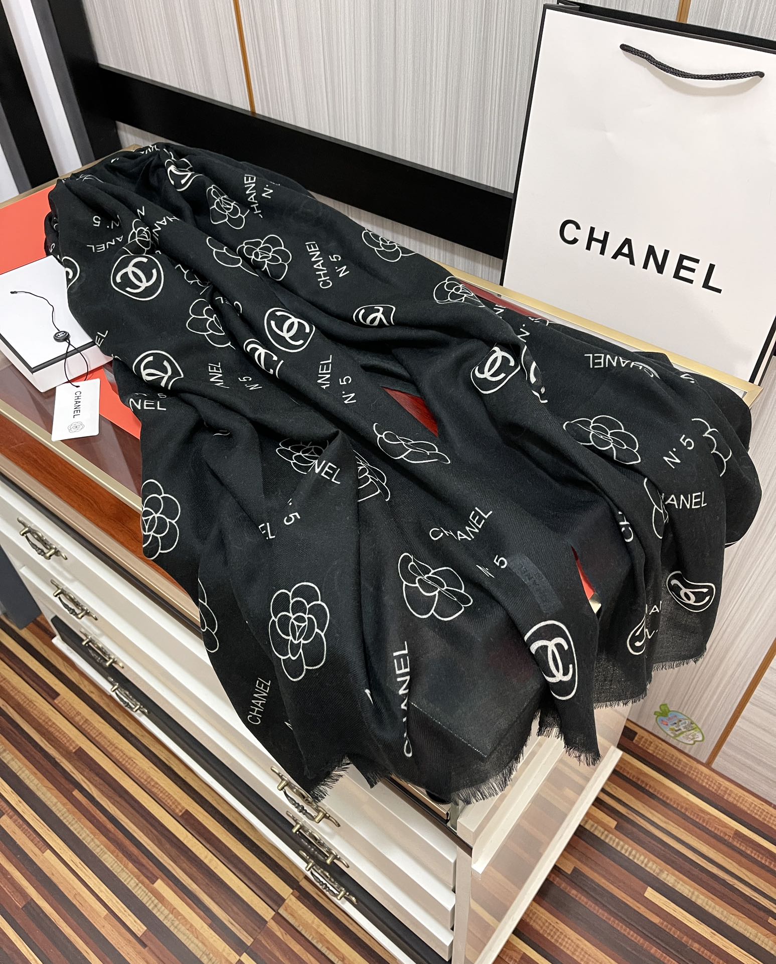 CHANEL香奈儿双c系列300支羊绒长巾