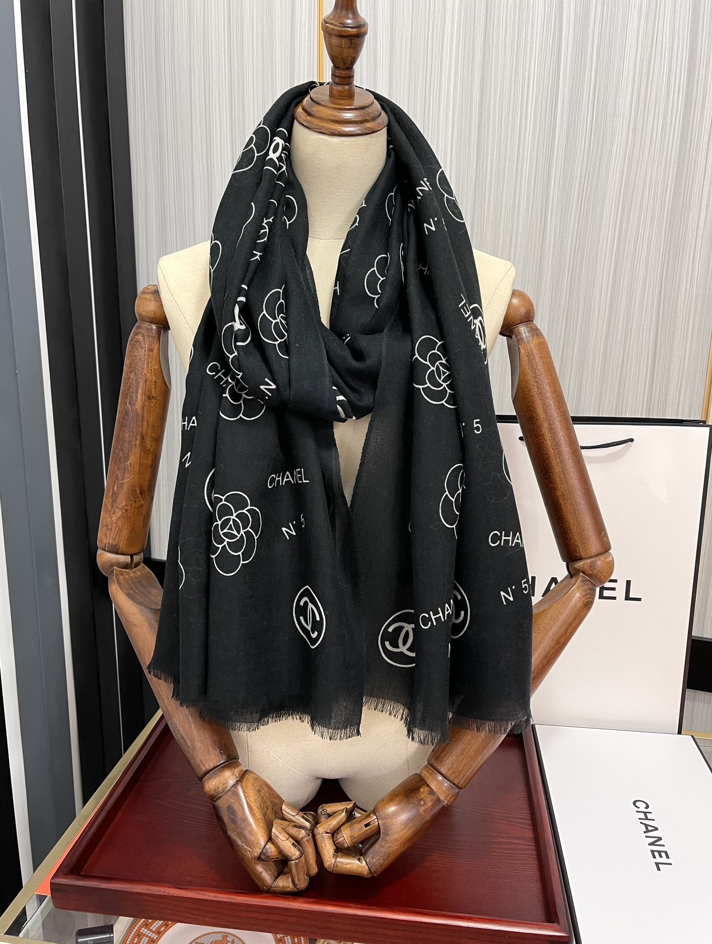 CHANEL香奈儿双c系列300支羊绒长巾