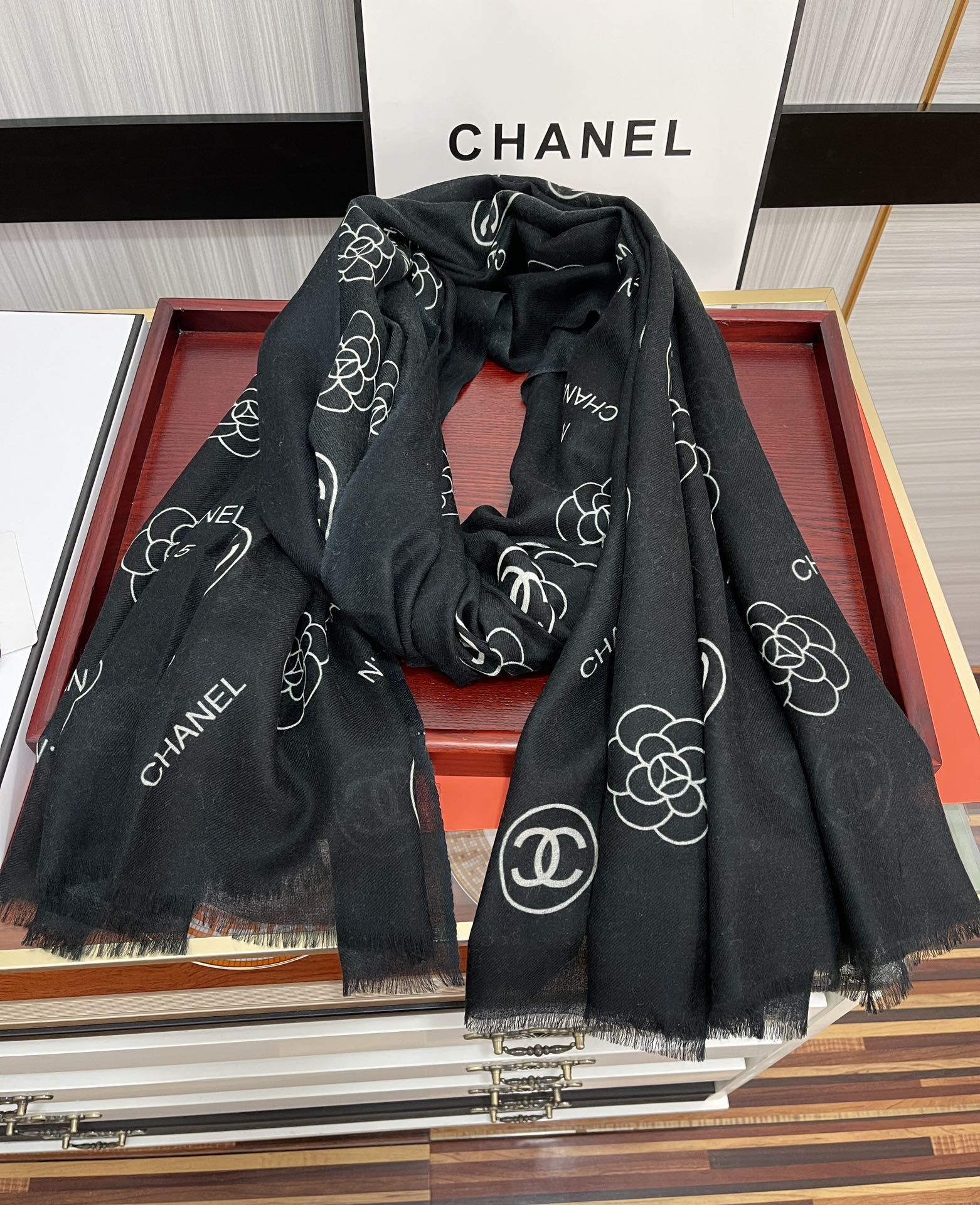 CHANEL香奈儿双c系列300支羊绒长巾