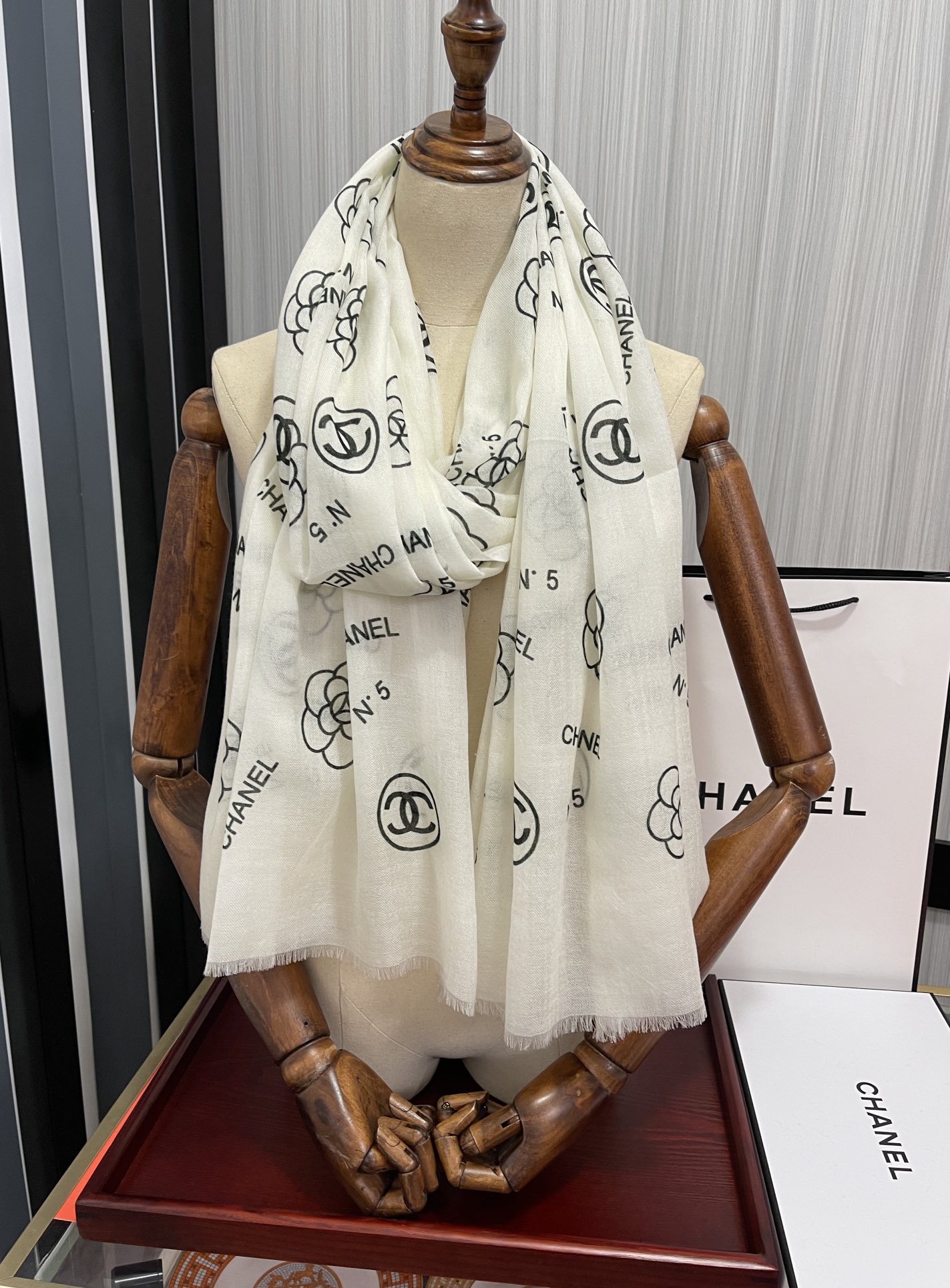 CHANEL香奈儿双c系列300支羊绒长巾