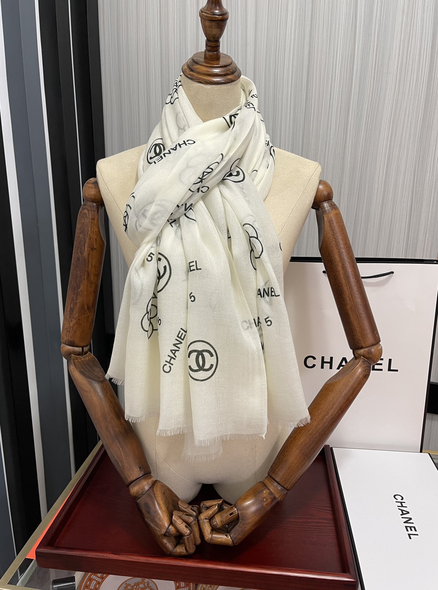 CHANEL香奈儿双c系列300支羊绒长巾