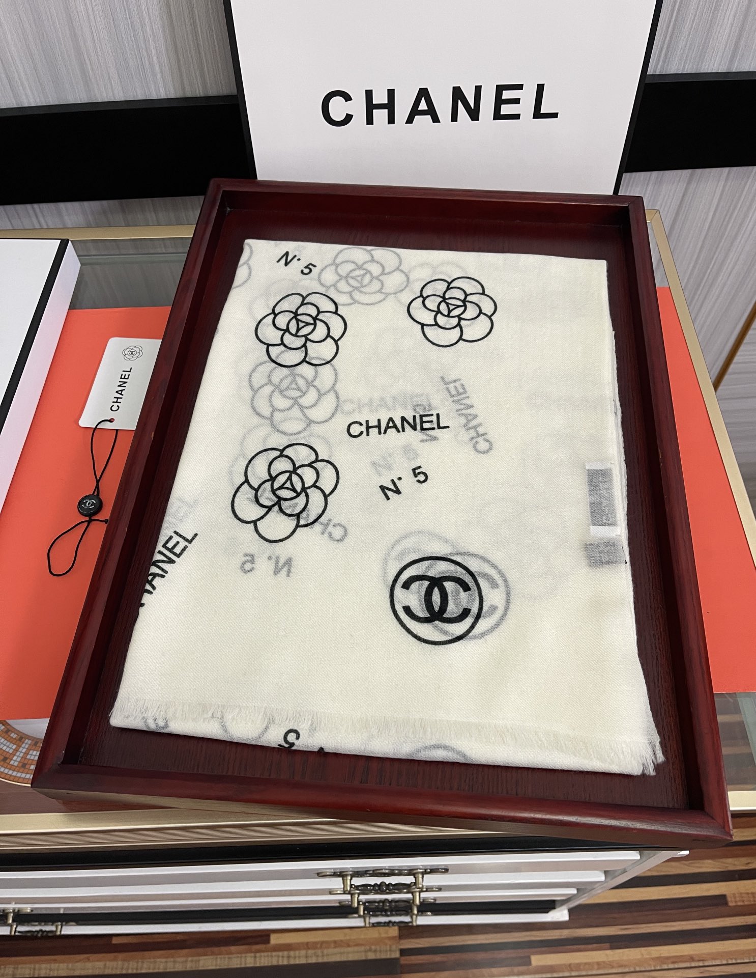 CHANEL香奈儿双c系列300支羊绒长巾