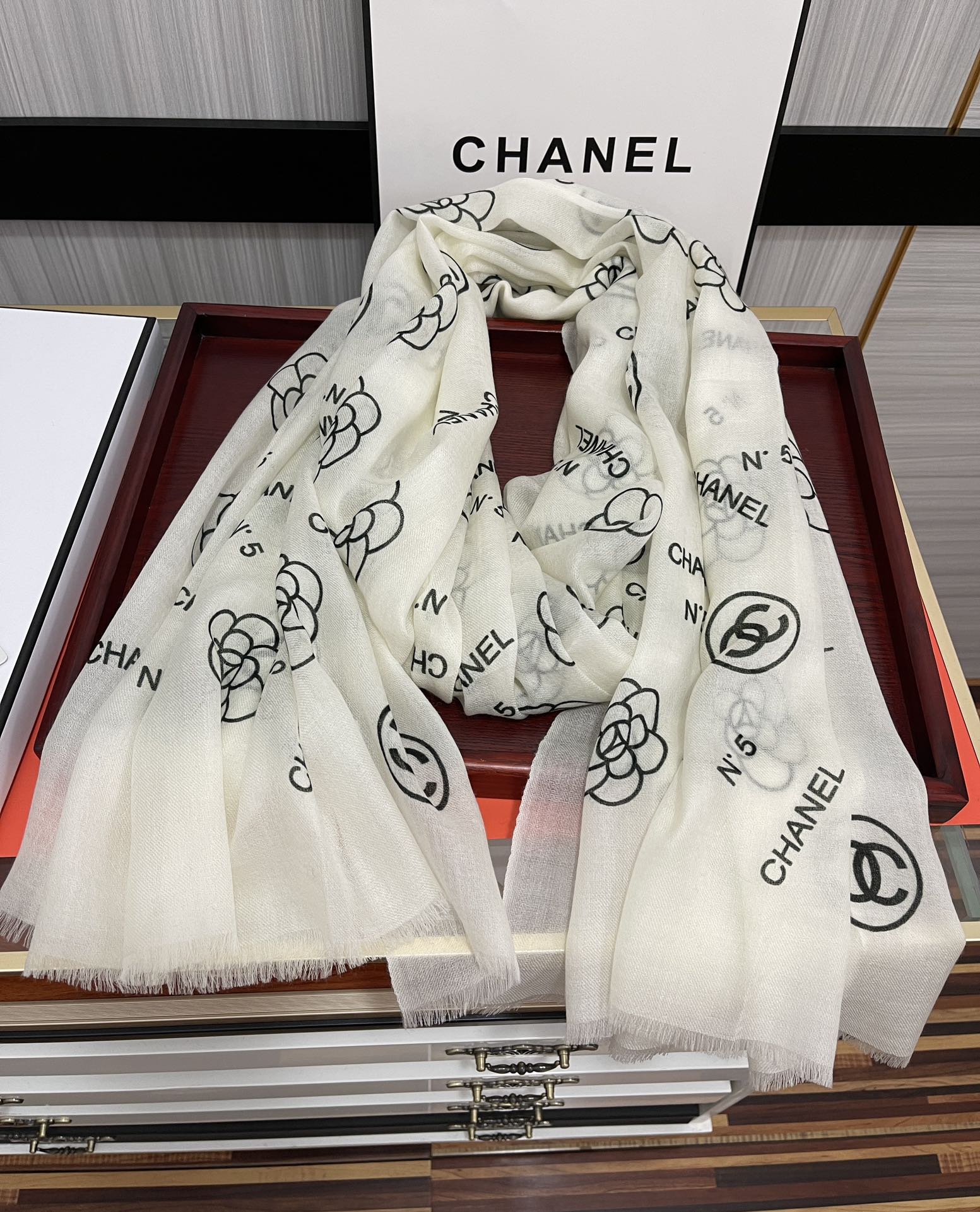 CHANEL香奈儿双c系列300支羊绒长巾