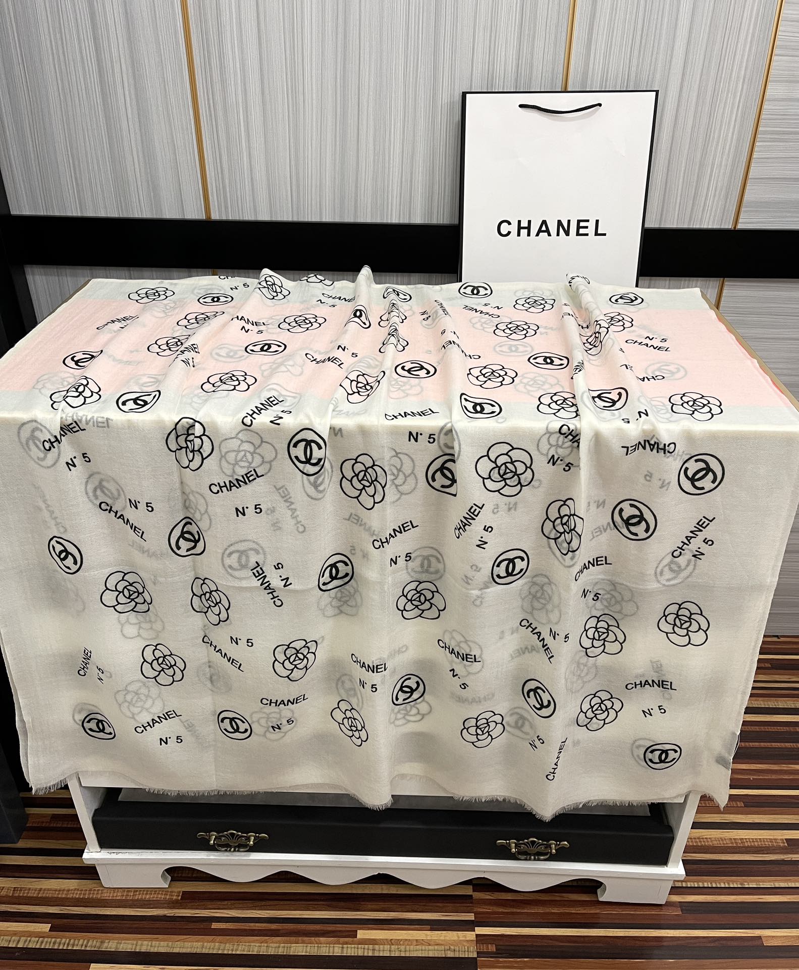 CHANEL香奈儿双c系列300支羊绒长巾
