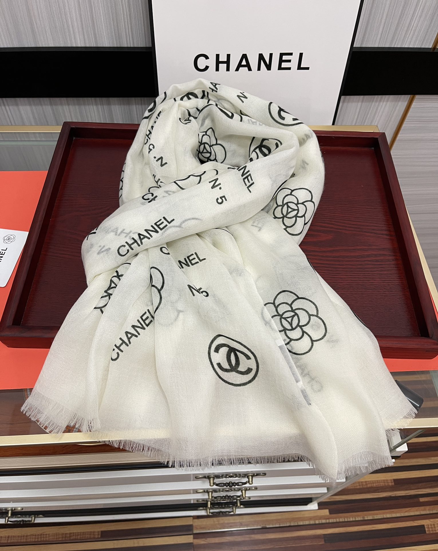 CHANEL香奈儿双c系列300支羊绒长巾