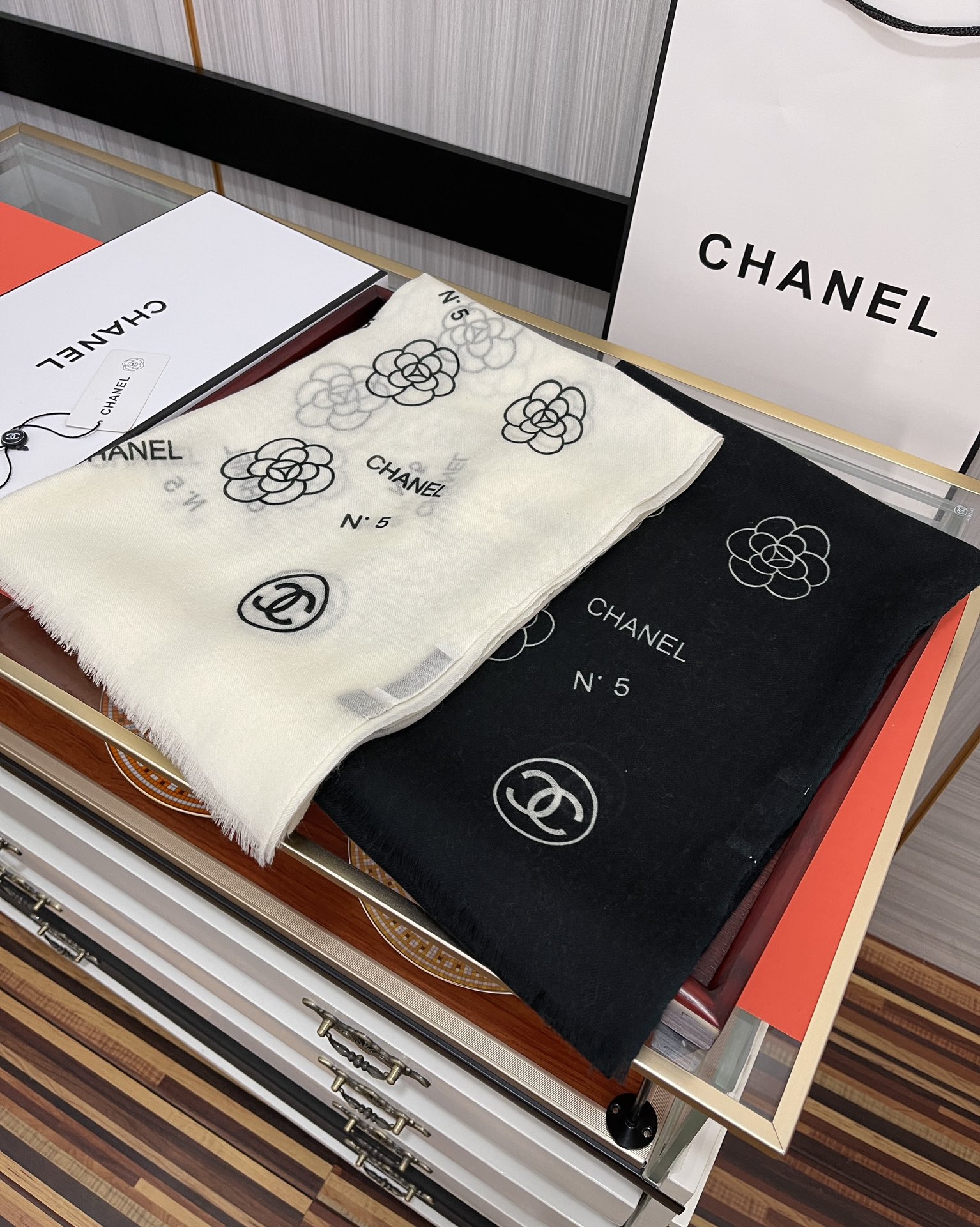 CHANEL香奈儿双c系列300支羊绒长巾