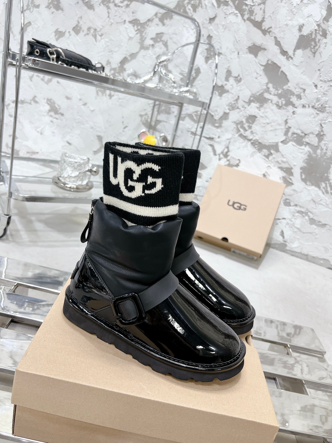 UGG上新 二代 袖筒雪地靴 - 防寒性と快適性を兼ね備えた一足