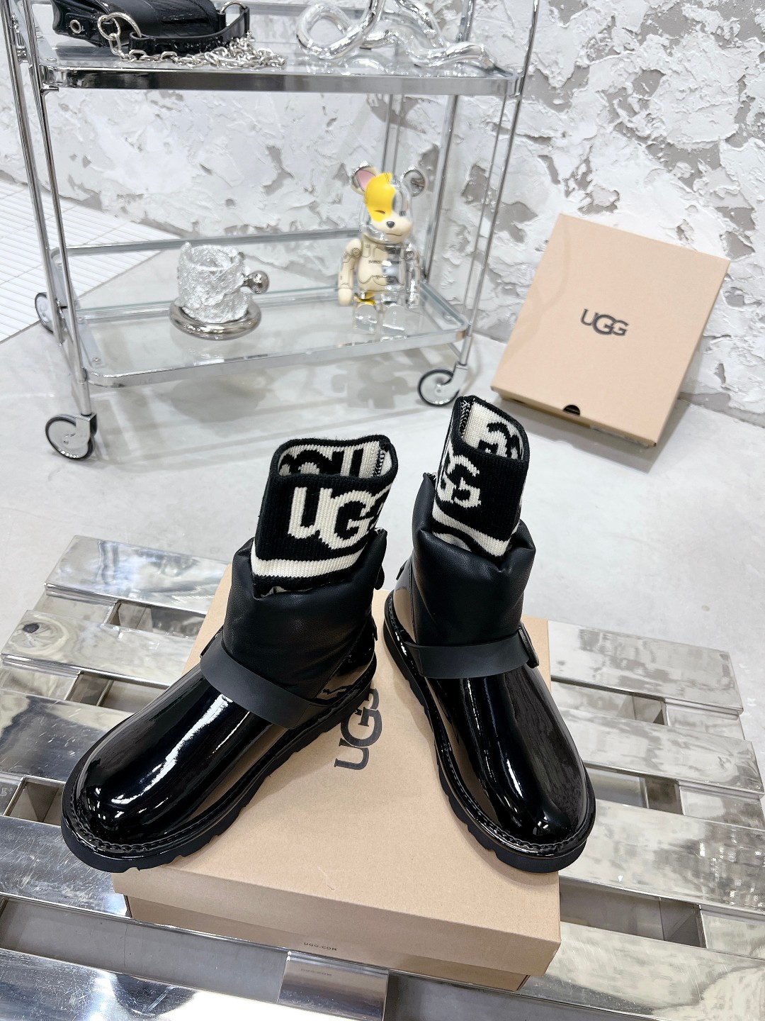 UGG上新 二代 袖筒雪地靴 - 防寒性と快適性を兼ね備えた一足