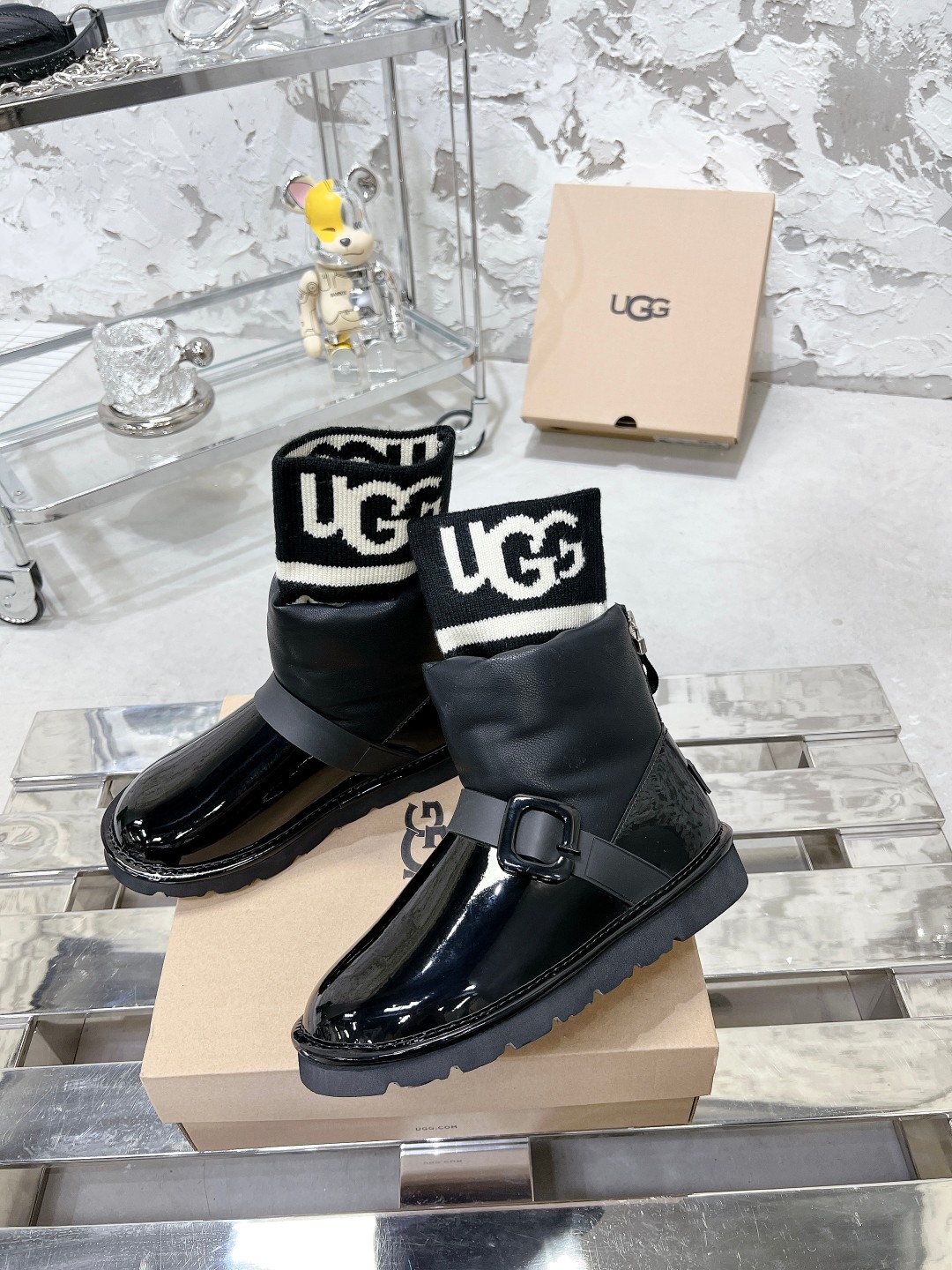 UGG上新 二代 袖筒雪地靴 - 防寒性と快適性を兼ね備えた一足