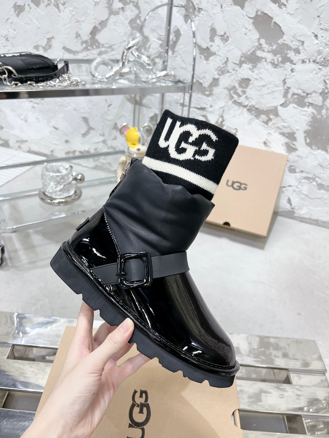 UGG上新 二代 袖筒雪地靴 - 防寒性と快適性を兼ね備えた一足