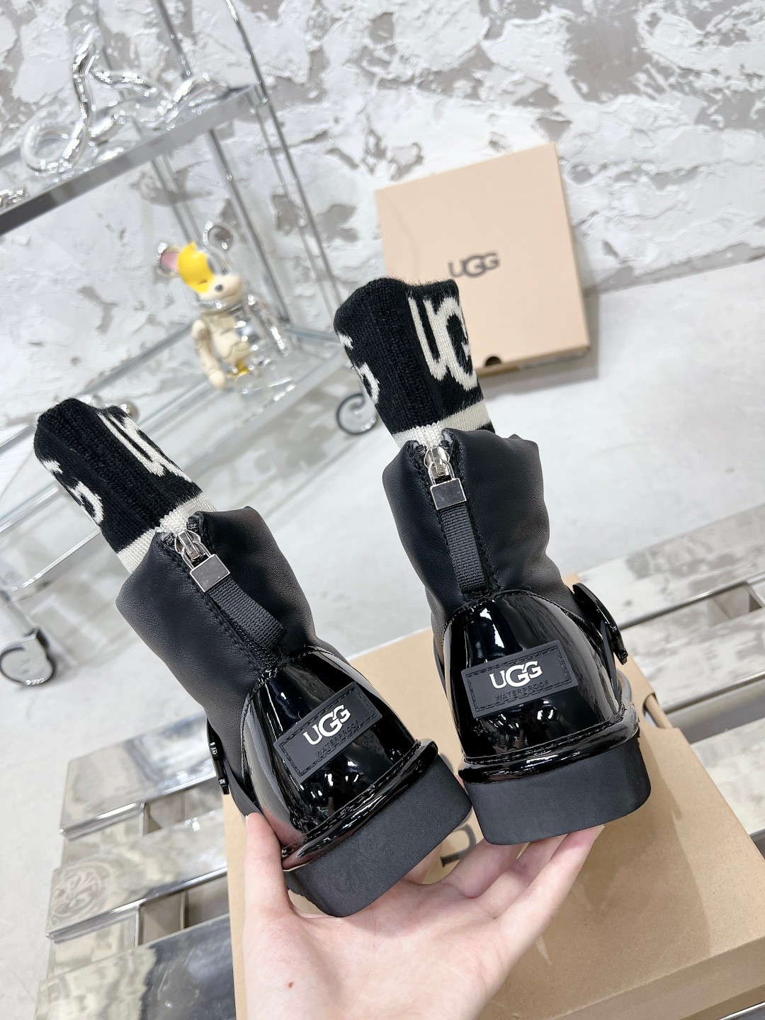 UGG上新 二代 袖筒雪地靴 - 防寒性と快適性を兼ね備えた一足