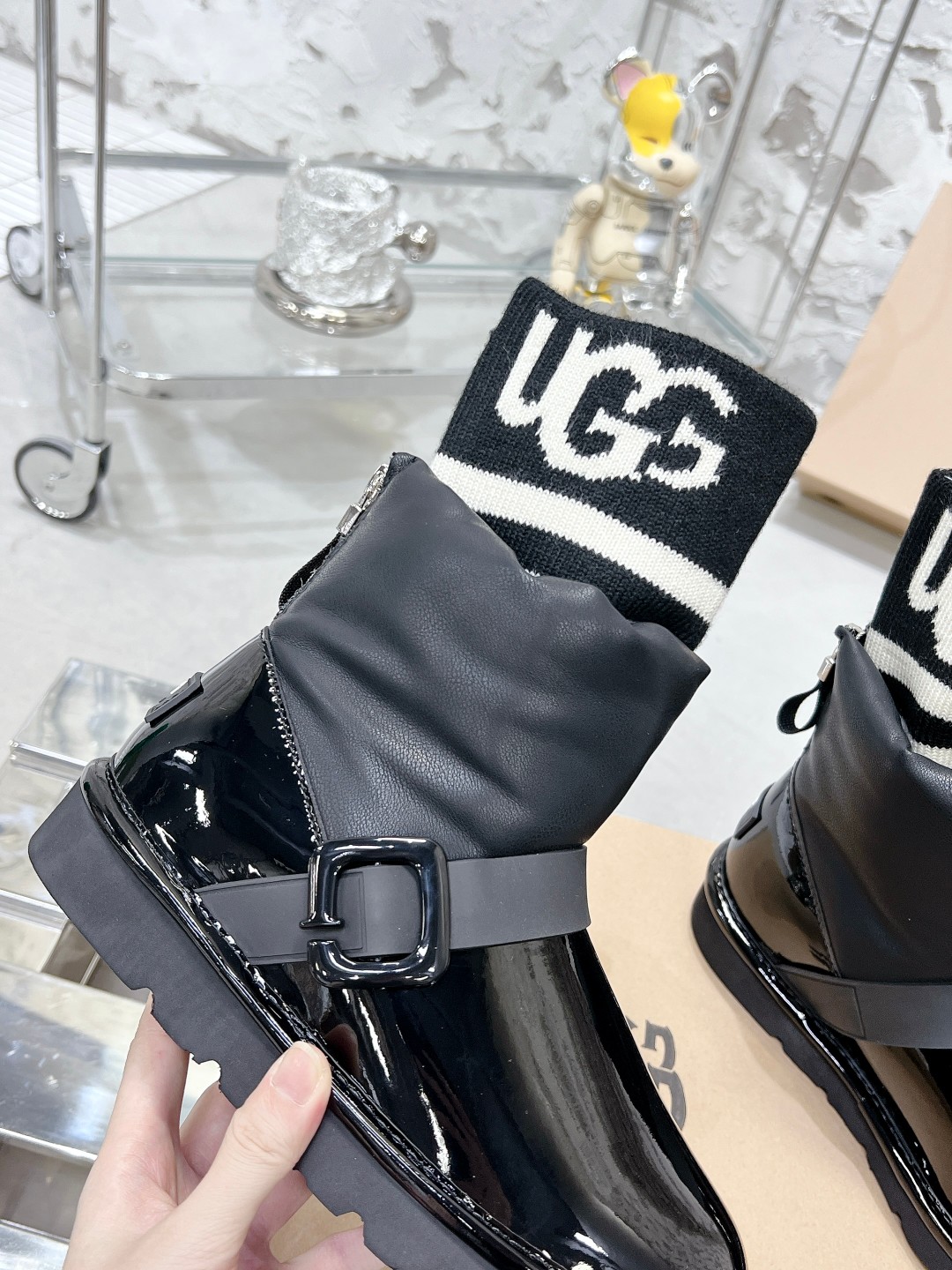 UGG上新 二代 袖筒雪地靴 - 防寒性と快適性を兼ね備えた一足