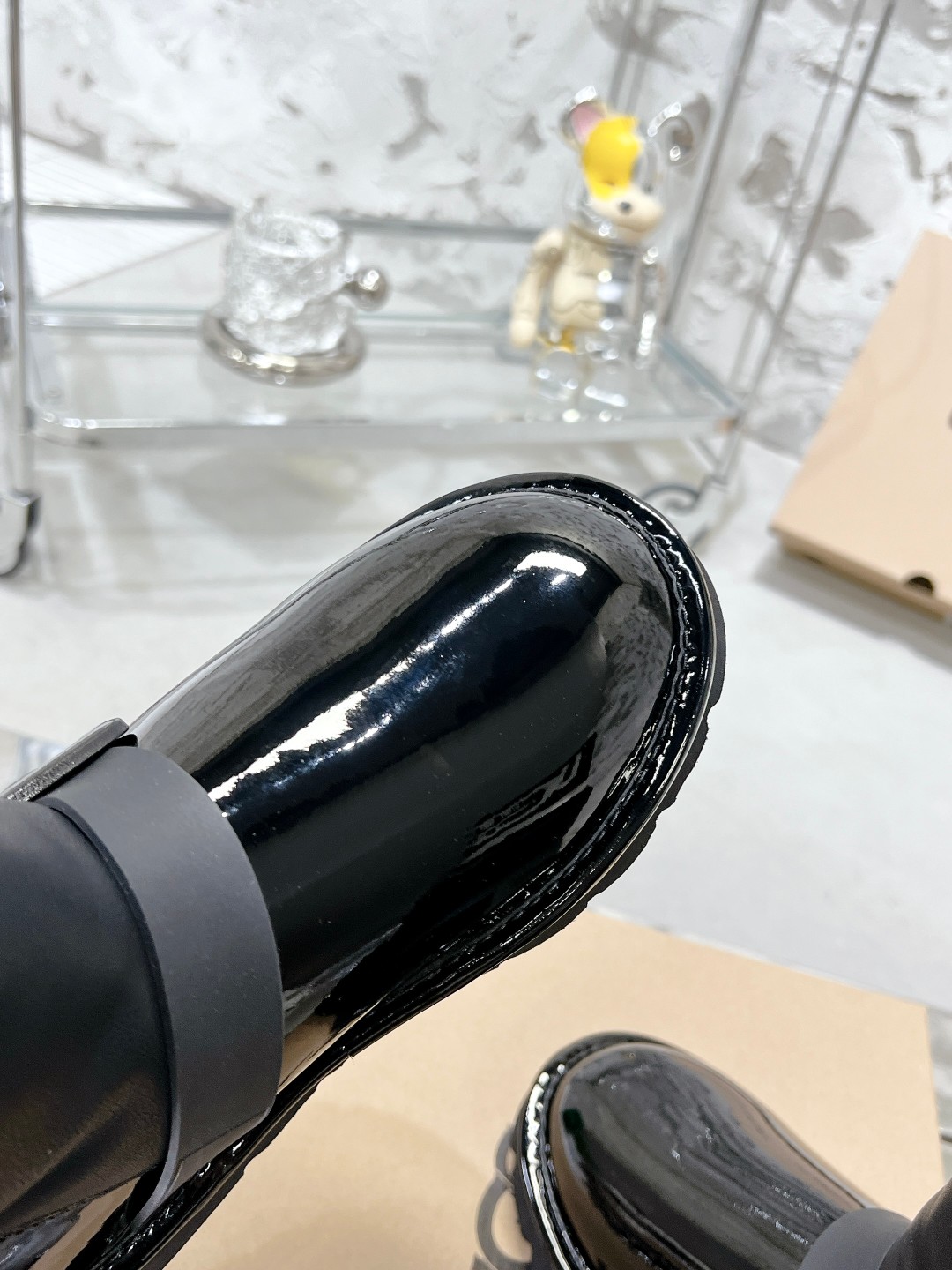 UGG上新 二代 袖筒雪地靴 - 防寒性と快適性を兼ね備えた一足