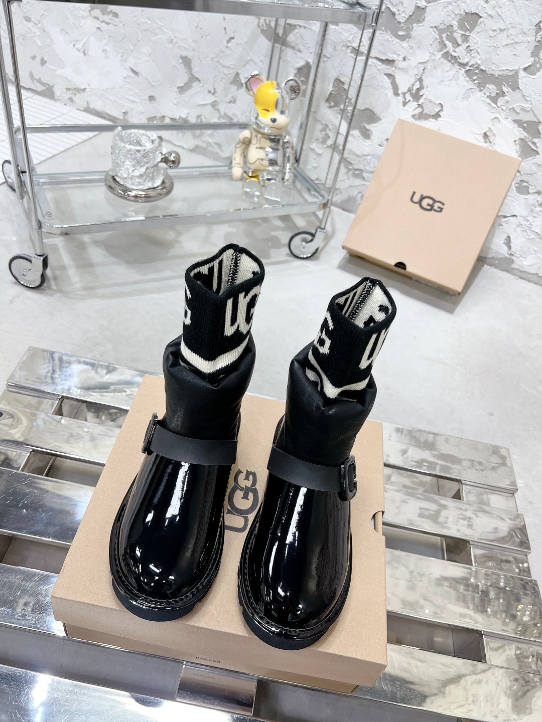 UGG上新 二代 袖筒雪地靴 - 防寒性と快適性を兼ね備えた一足