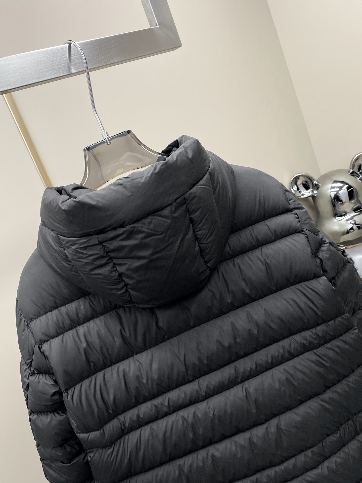 moncler24SS官网同步更新连帽轻薄款羽绒服商品详情Guesmi羽绒夹克采用LongueSaiso