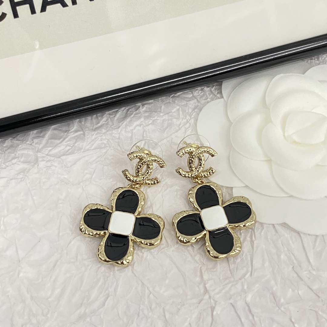 Chanel Jewelry Earring Necklaces & Pendants Black White Vintage