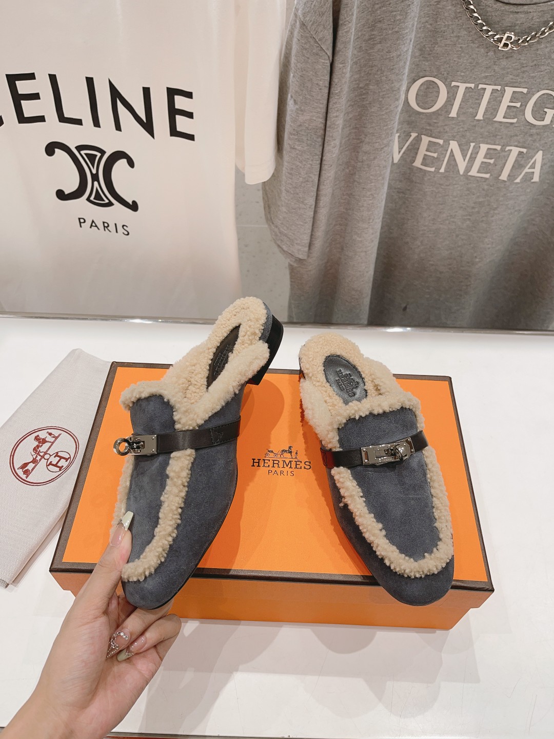 高版本出厂 HERMES* 爱马仕经典kelly毛毛拖鞋半拖～这些都是H家2025ss最新款式，进口羊羔