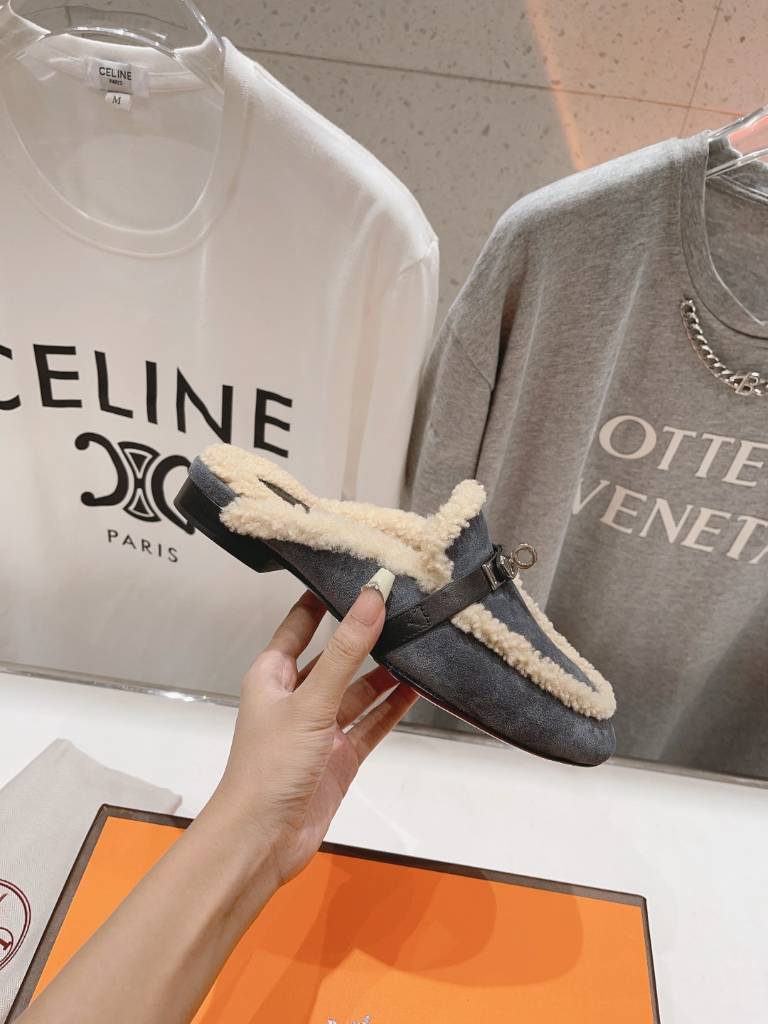 高版本出厂 HERMES* 爱马仕经典kelly毛毛拖鞋半拖～这些都是H家2025ss最新款式，进口羊羔
