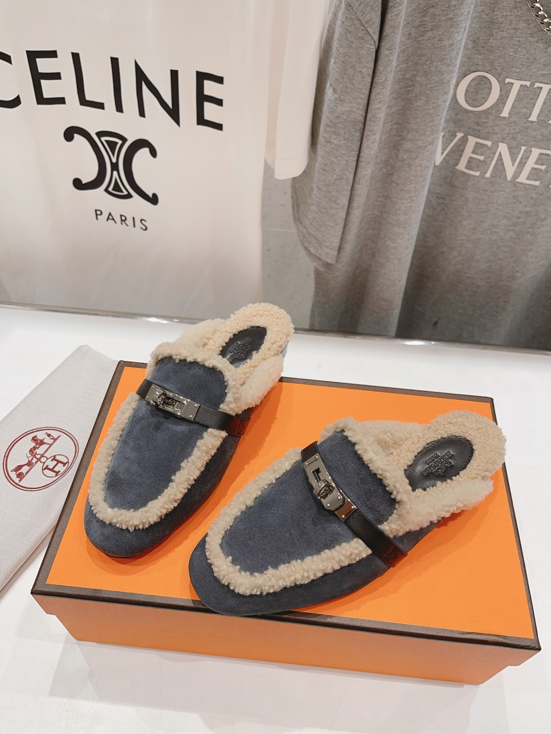 高版本出厂 HERMES* 爱马仕经典kelly毛毛拖鞋半拖～这些都是H家2025ss最新款式，进口羊羔