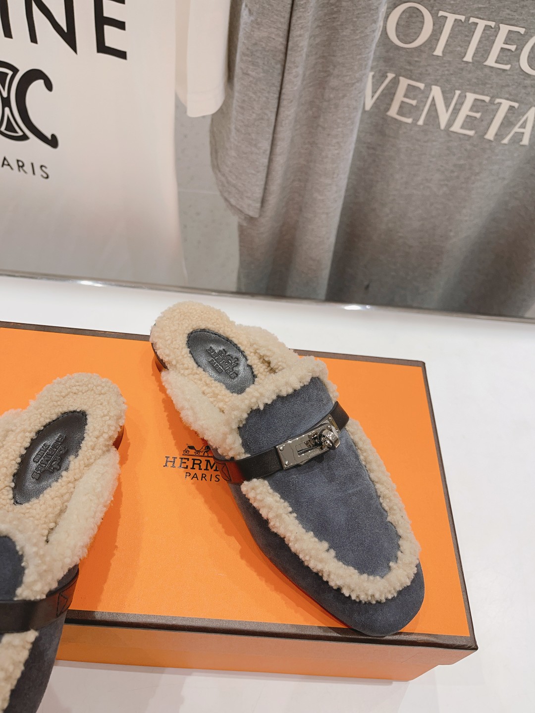 高版本出厂 HERMES* 爱马仕经典kelly毛毛拖鞋半拖～这些都是H家2025ss最新款式，进口羊羔