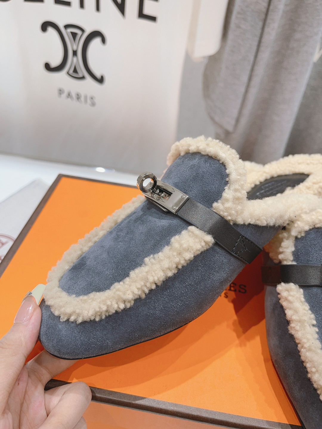 高版本出厂 HERMES* 爱马仕经典kelly毛毛拖鞋半拖～这些都是H家2025ss最新款式，进口羊羔