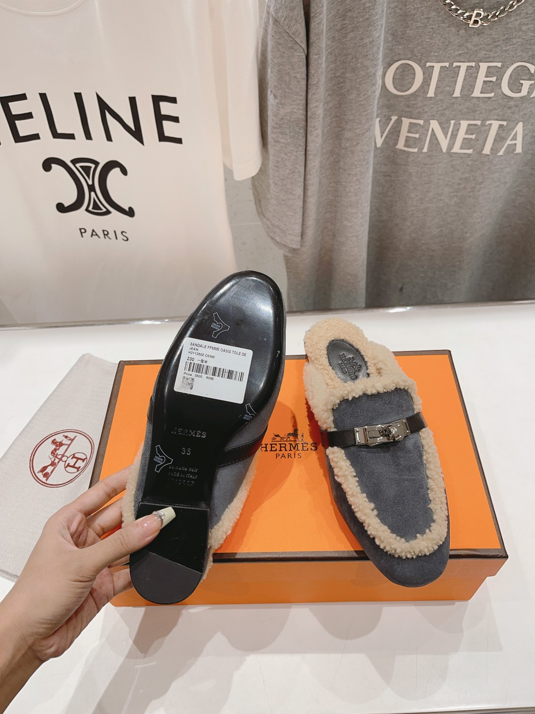 高版本出厂 HERMES* 爱马仕经典kelly毛毛拖鞋半拖～这些都是H家2025ss最新款式，进口羊羔