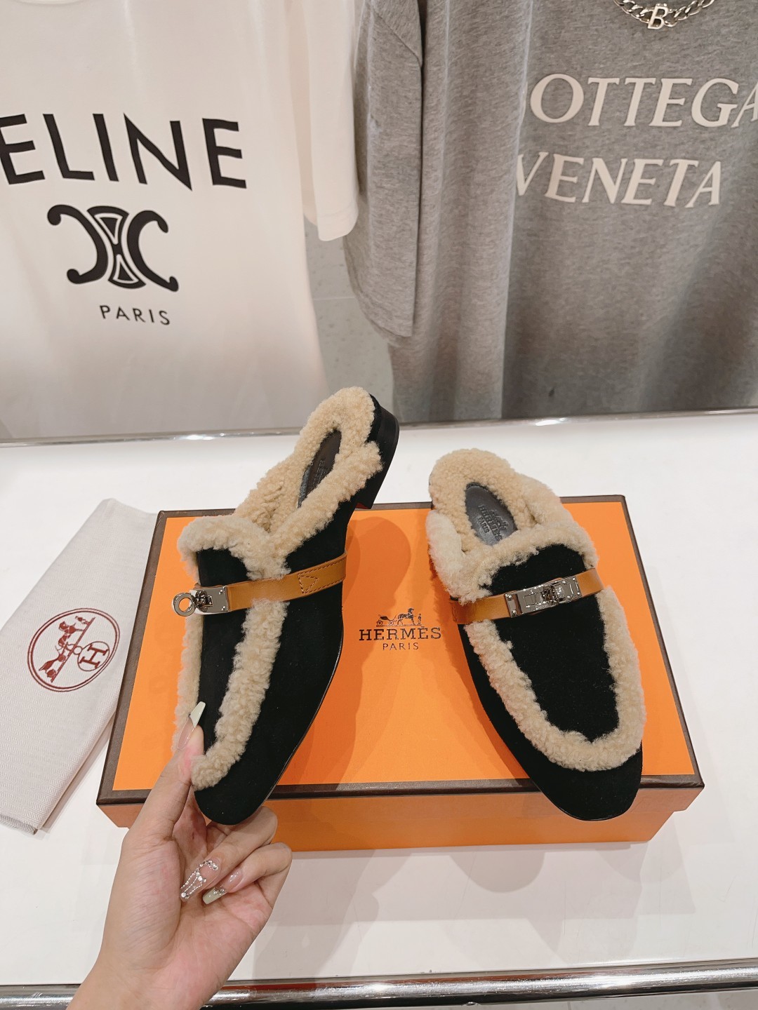 高版本出厂 HERMES* 爱马仕经典kelly毛毛拖鞋半拖~这些都是H家2025ss最新款式,进口羊羔