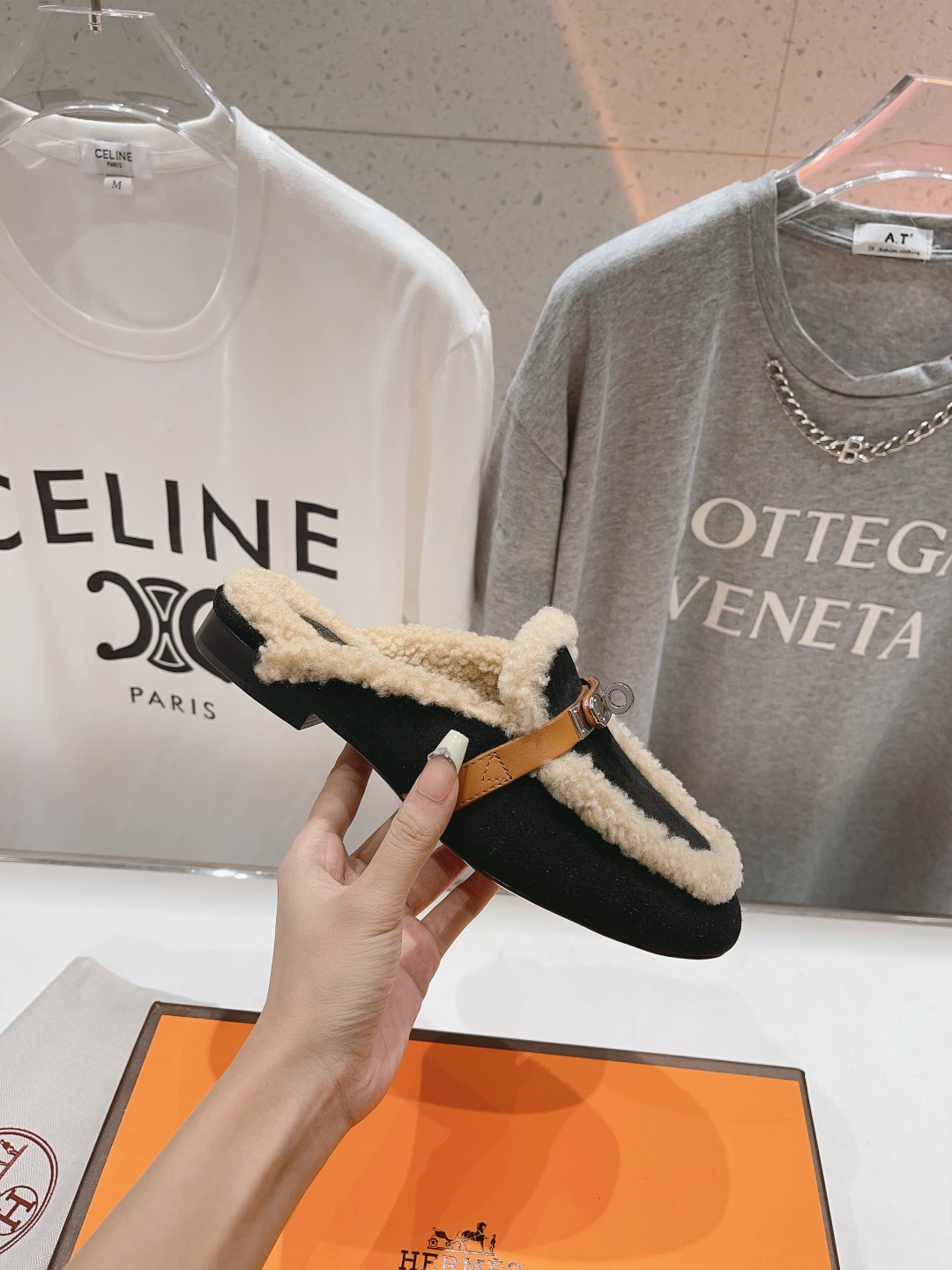 高版本出厂 HERMES* 爱马仕经典kelly毛毛拖鞋半拖~这些都是H家2025ss最新款式,进口羊羔