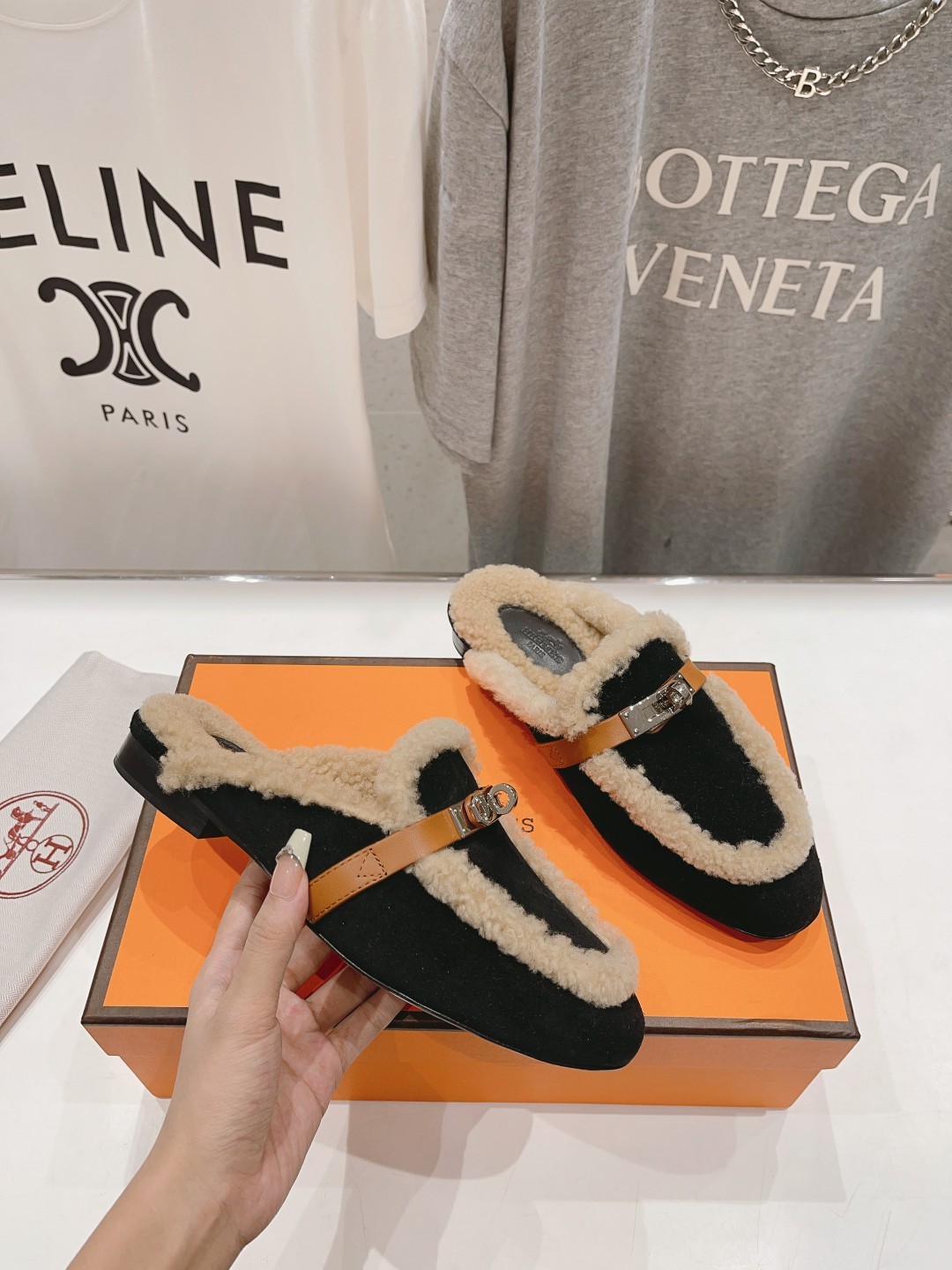 高版本出厂 HERMES* 爱马仕经典kelly毛毛拖鞋半拖~这些都是H家2025ss最新款式,进口羊羔