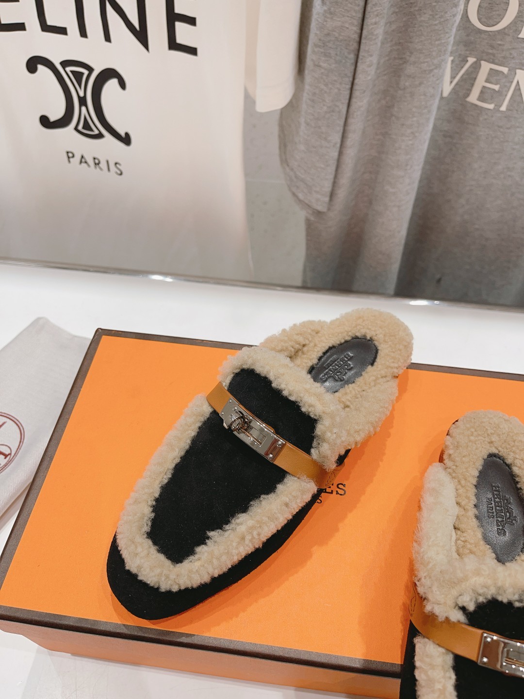 高版本出厂 HERMES* 爱马仕经典kelly毛毛拖鞋半拖~这些都是H家2025ss最新款式,进口羊羔