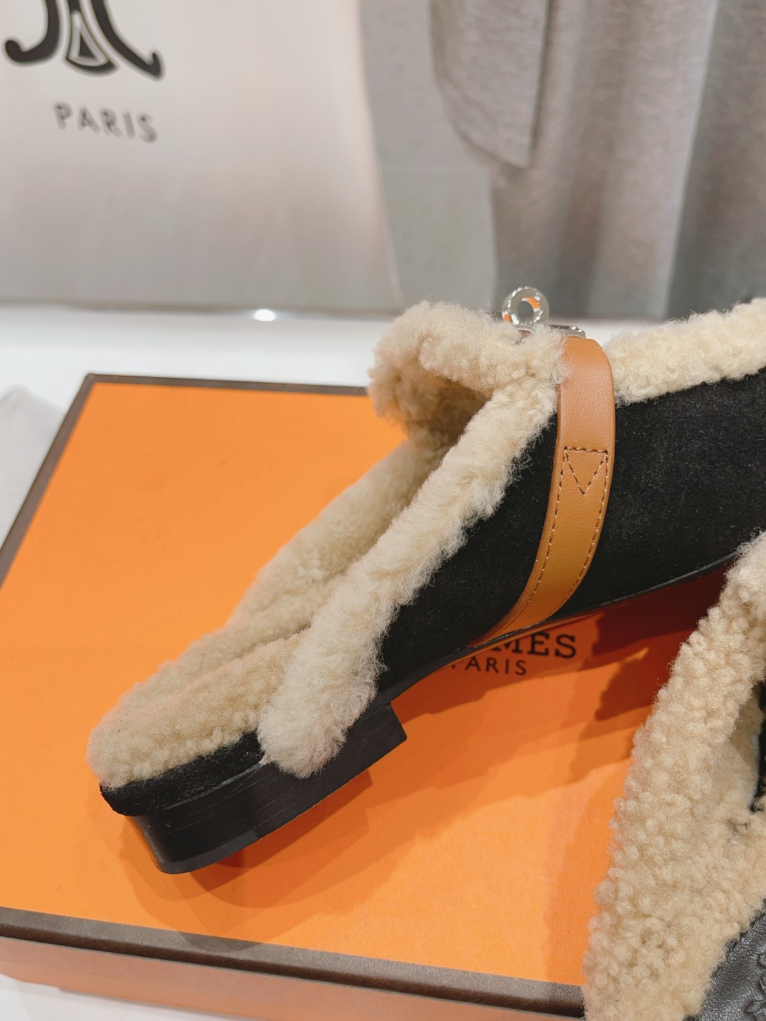 高版本出厂 HERMES* 爱马仕经典kelly毛毛拖鞋半拖~这些都是H家2025ss最新款式,进口羊羔
