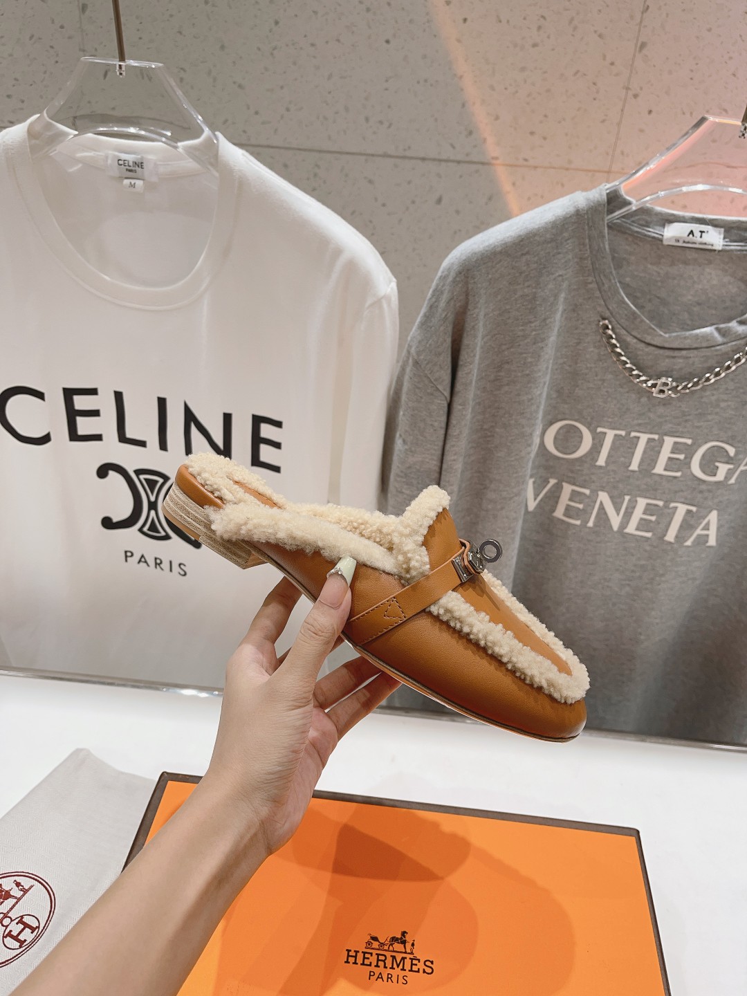 高版本出厂 HERMES* 爱马仕经典kelly毛毛拖鞋半拖～这些都是H家2025ss最新款式，进口羊羔