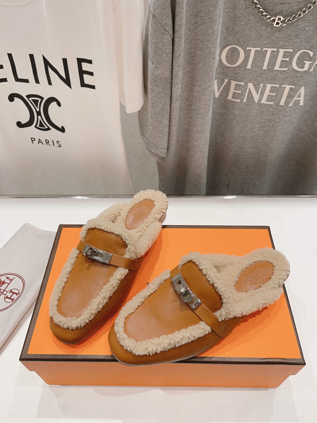 高版本出厂 HERMES* 爱马仕经典kelly毛毛拖鞋半拖～这些都是H家2025ss最新款式，进口羊羔
