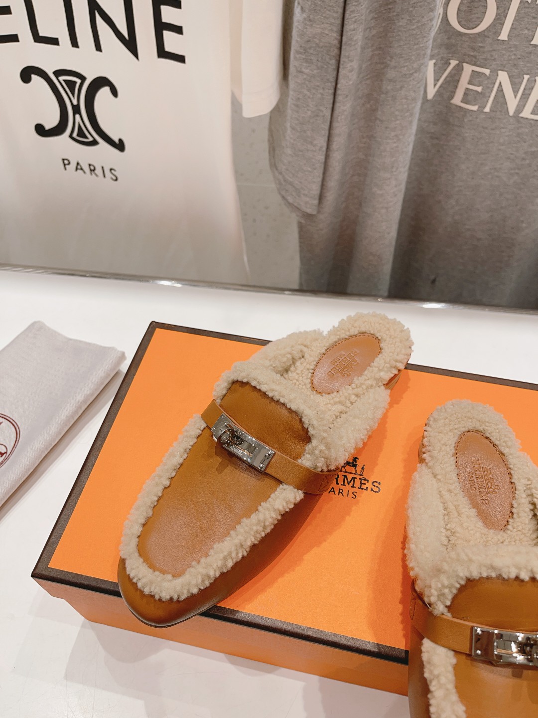 高版本出厂 HERMES* 爱马仕经典kelly毛毛拖鞋半拖～这些都是H家2025ss最新款式，进口羊羔
