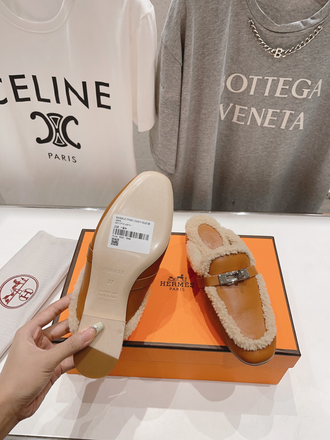 高版本出厂 HERMES* 爱马仕经典kelly毛毛拖鞋半拖～这些都是H家2025ss最新款式，进口羊羔
