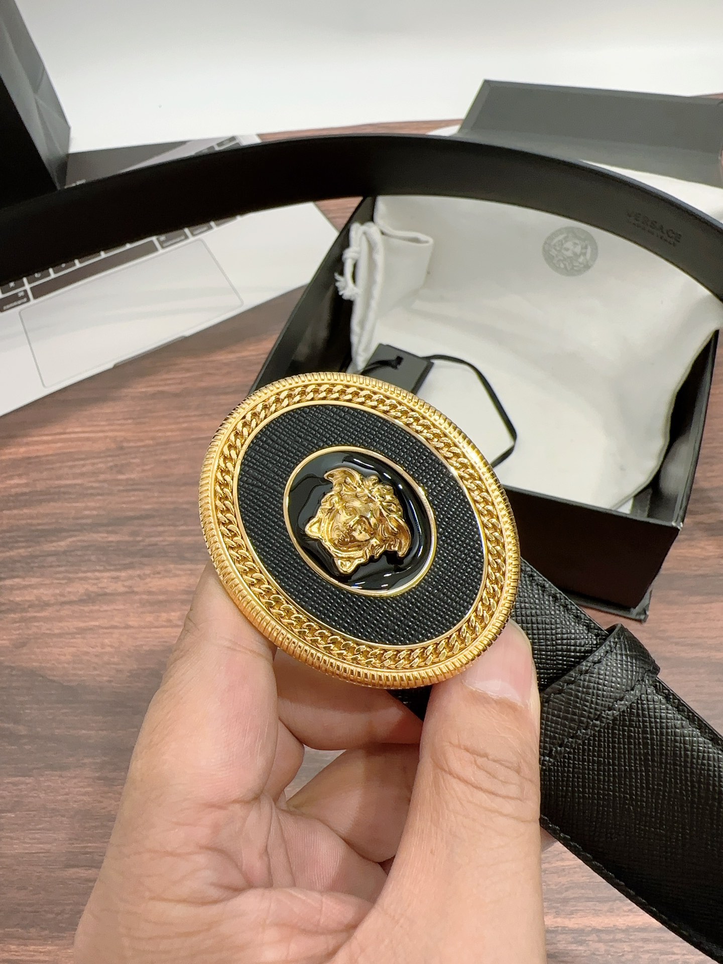 范思哲宽4.0进口热压纹路头层牛皮饰以人头钢扣