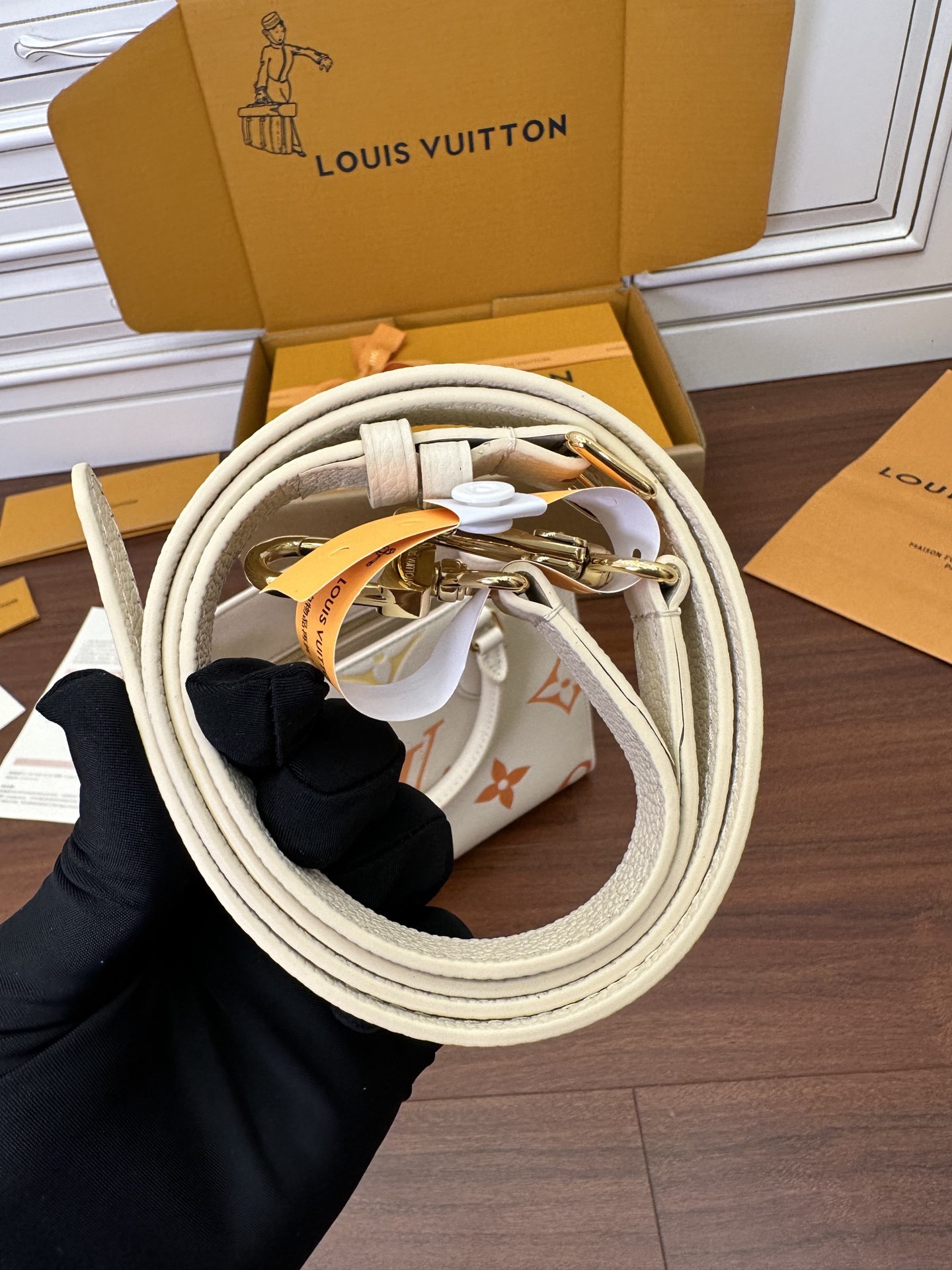 独家首发型号特正版M46513品质全面再次升级专柜同步电子芯片内码新礼盒礼品袋保护纸铜版电子标签合格证皮