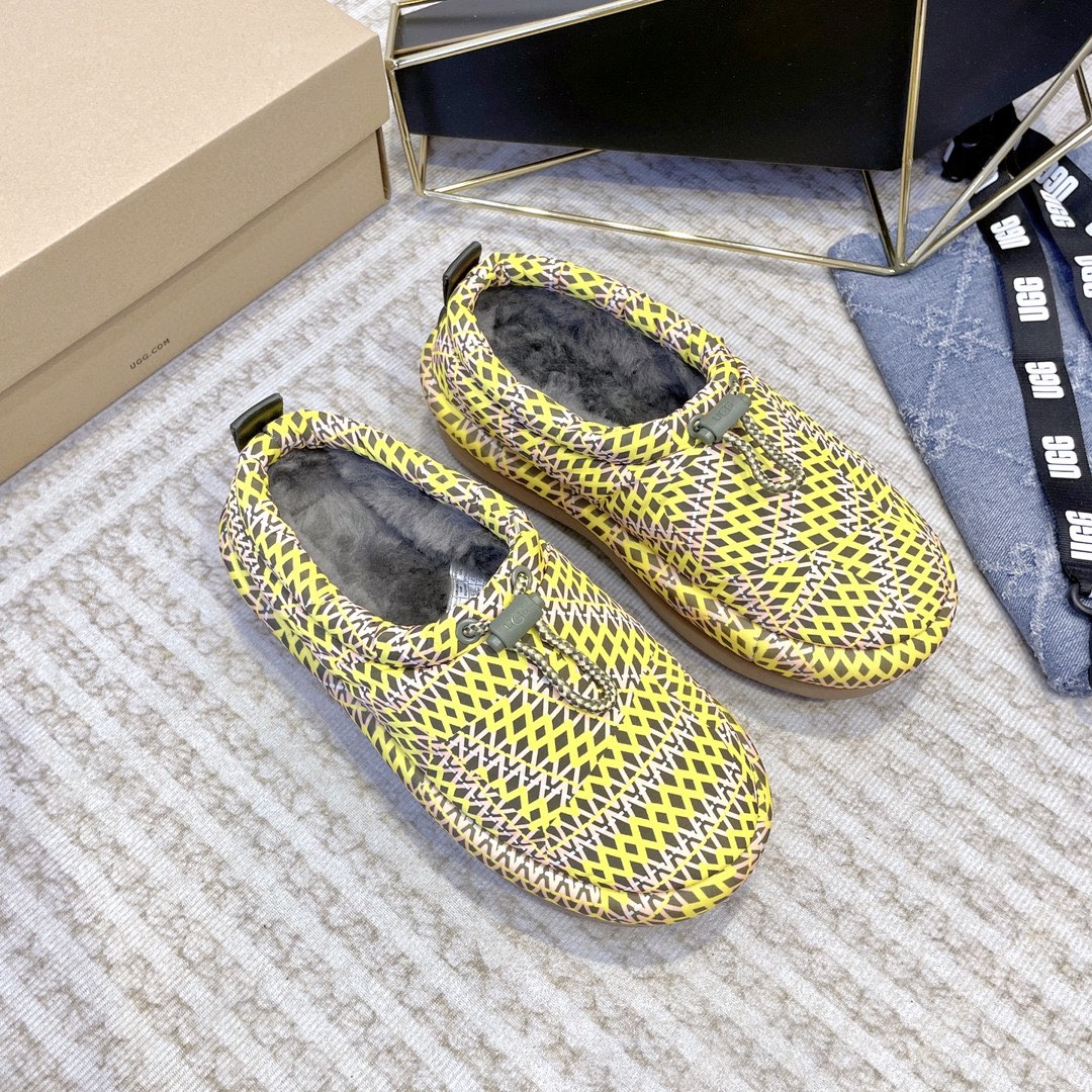 NO:482487,UGG F22 Classic Maxi Short (W Classic Maxi Short) comfortable and casual, simple and fashionable. Original purchase, perfect replica. MSLV fabric 10mm UGGplush upper lining, insole (real wool). Rubber outsole, anti-slip cold insulation. Size 35-39 Size 40 sizes not returned or replaced. Insteps are high, soles are larger in size, suitable for seasons and winter. Recommended to match down jackets, windbreakers, wool knits., semi-dragged fur shoes, louis vuitton, boots, down jacket19860909UGG F22经典麦克斯羽绒雪地靴（小号款）（W Classic Maxi Short）舒适休闲,简洁时尚.原版购入,完美复刻. MSLV面料 10毫米UGGplush鞋面里衬,鞋垫（真毛）. 橡胶外底,防滑隔寒. 尺码35-39 40码不退不换. 脚背偏高,脚掌偏大选大一码 适应季节冬季 推荐搭配羽绒服,冲锋衣,毛织.,半拖毛毛鞋,louis vuitton,boots,down jacket,Women's Shoes