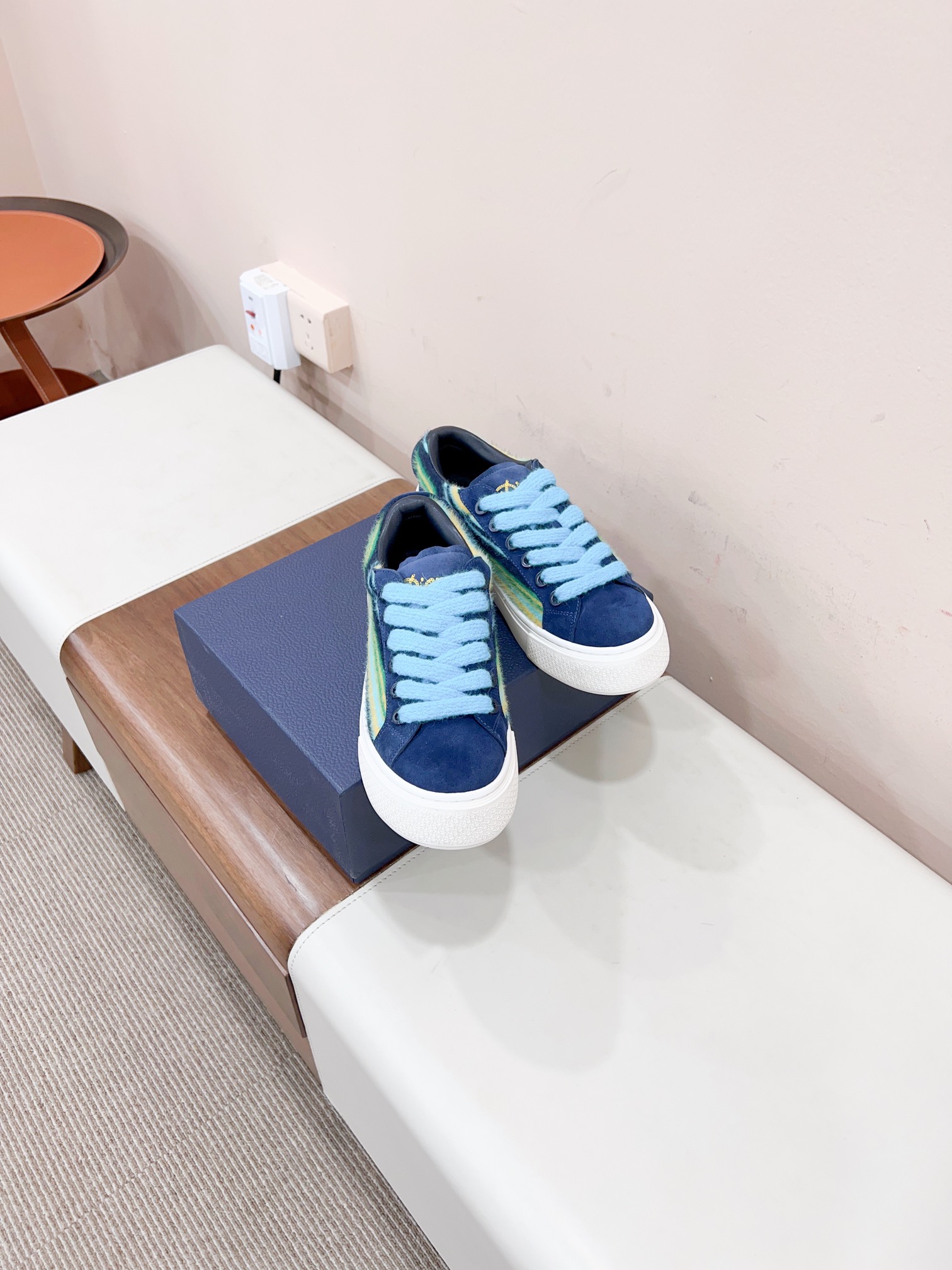 NO:164058,Certified Dio* Fall and Winter Haute Couture Series New CD Jelly Color Couple Flat Casual Shoes Dio* x Travis B33 Co-branded Round toe lace-up canvas skateboard shoes Celebrity same Oblique letter logo embroidered retro color-blocking sneakers Top high-end version on the market Material: Imported custom calfskin/suede   water-dyed cowhide inner lining   original molded Tpu outsole: 35-44: Extreme cost-effectiveness, no bargaining., Casual shoes/sports shoes, dior, sneakers, cowhide, chamois leather19860909已认证  Dio*秋冬高定系列新款 CD 果冻色情侣款平底休闲鞋 Dio* x Travis B33联名款圆头系带帆布滑板鞋 明星同款Oblique字母logo刺绣复古拼色运动鞋 市面顶级高端版本 材质:进口定制小牛皮/麂皮 水染牛皮内里 原版开模Tpu大底 : 35-44 :  极致性价比,不议价.,休闲鞋/运动鞋,dior,sneakers,cowhide,chamois leather,Women's Shoes